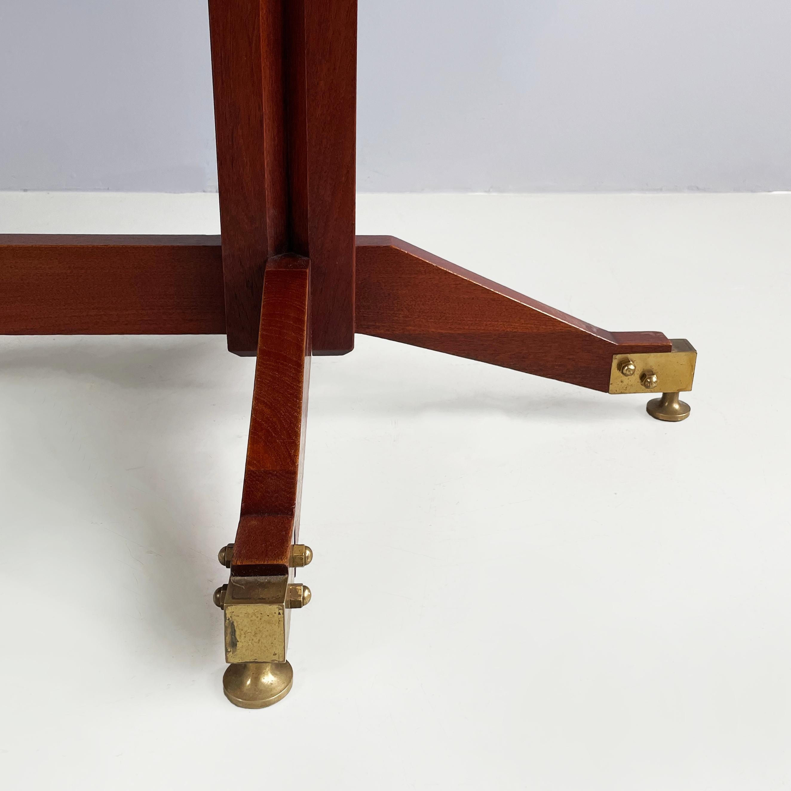 Table de salle à manger italienne du milieu du siècle en marbre, bois et laiton, années 1960 en vente 8