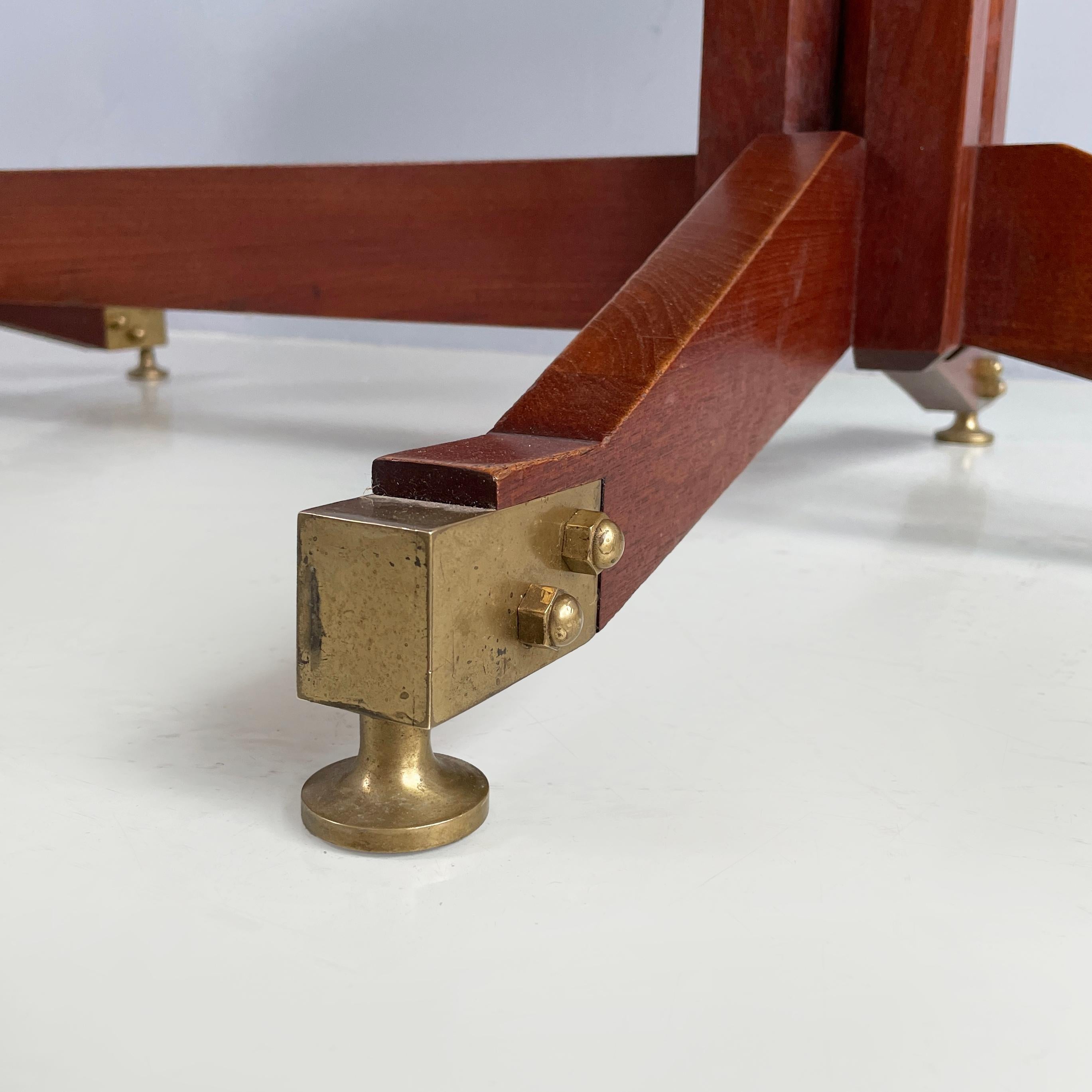 Table de salle à manger italienne du milieu du siècle en marbre, bois et laiton, années 1960 en vente 9