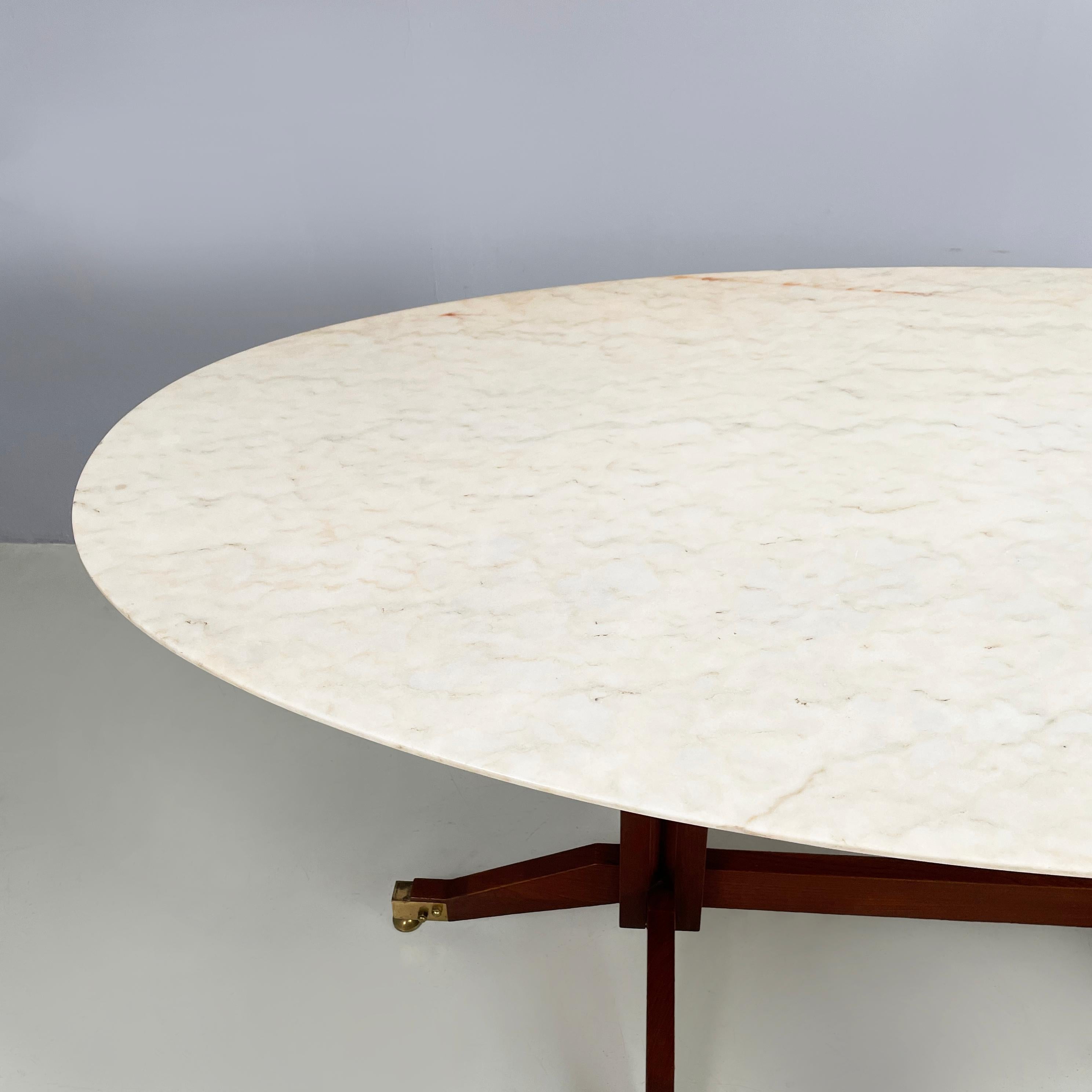 Table de salle à manger italienne du milieu du siècle en marbre, bois et laiton, années 1960 Bon état - En vente à MIlano, IT