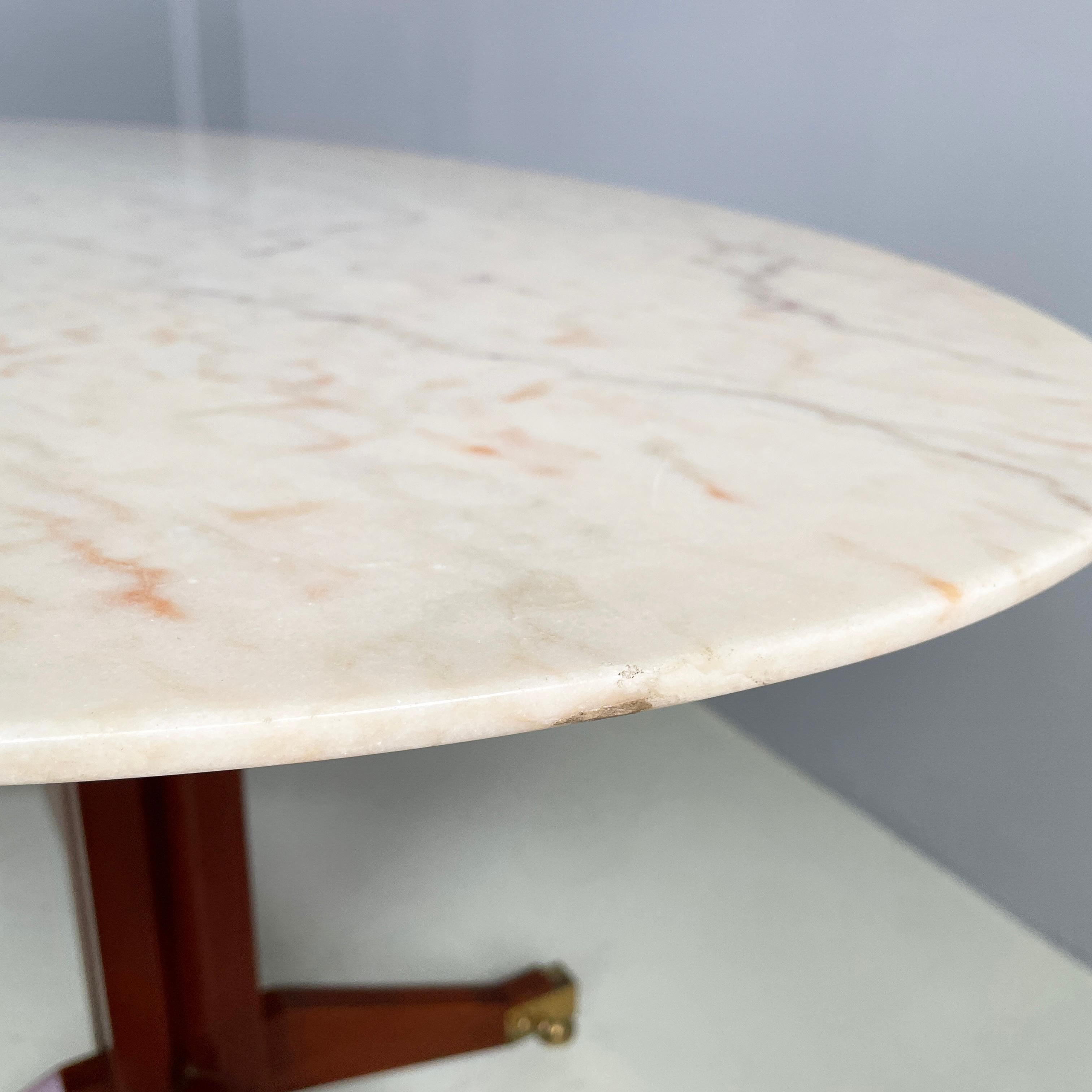 Table de salle à manger italienne du milieu du siècle en marbre, bois et laiton, années 1960 en vente 1
