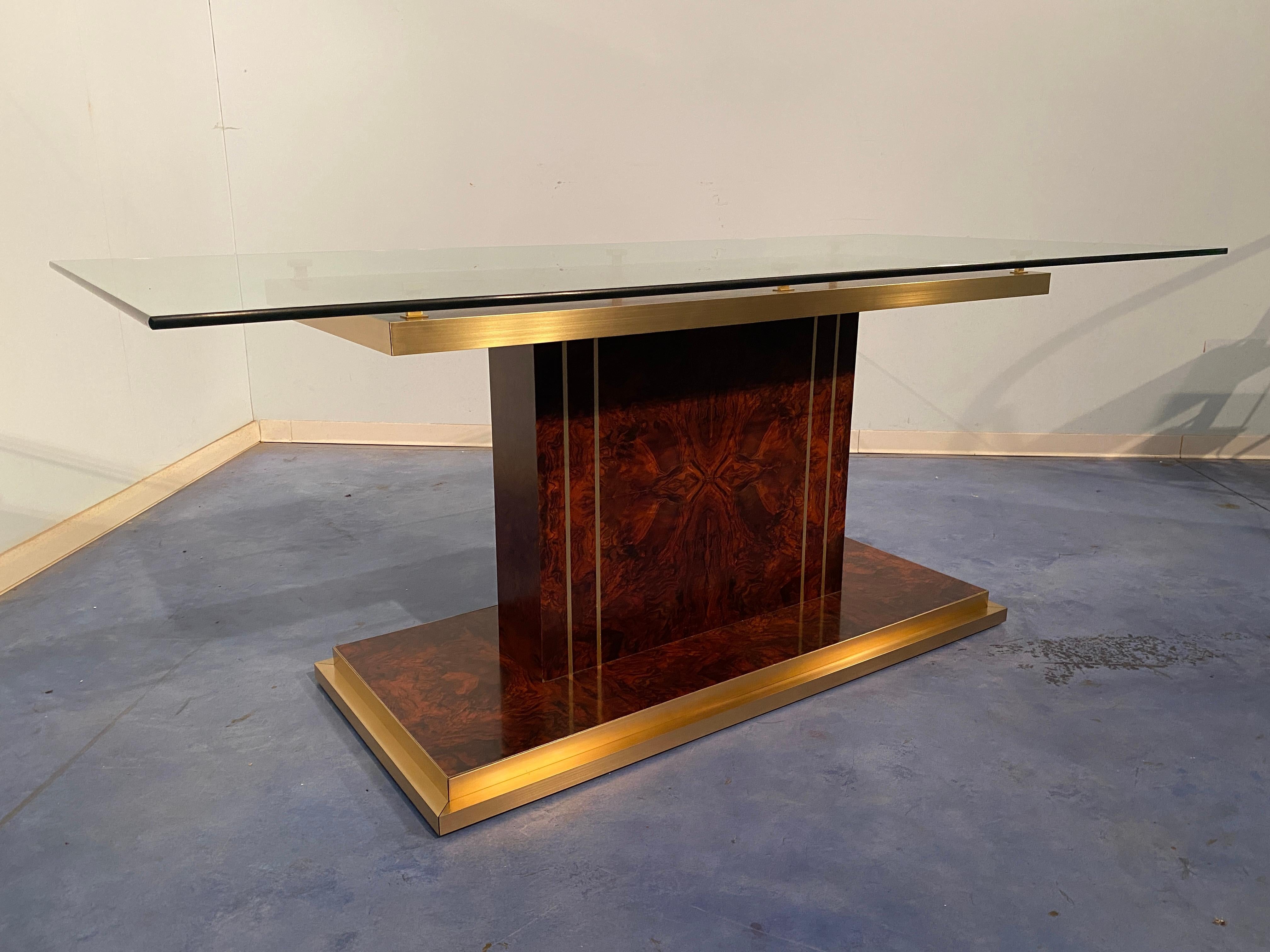 Italian Mid-Century Modern Dining Table in Thick Glass and Walnut Root, 1970s For Sale 14