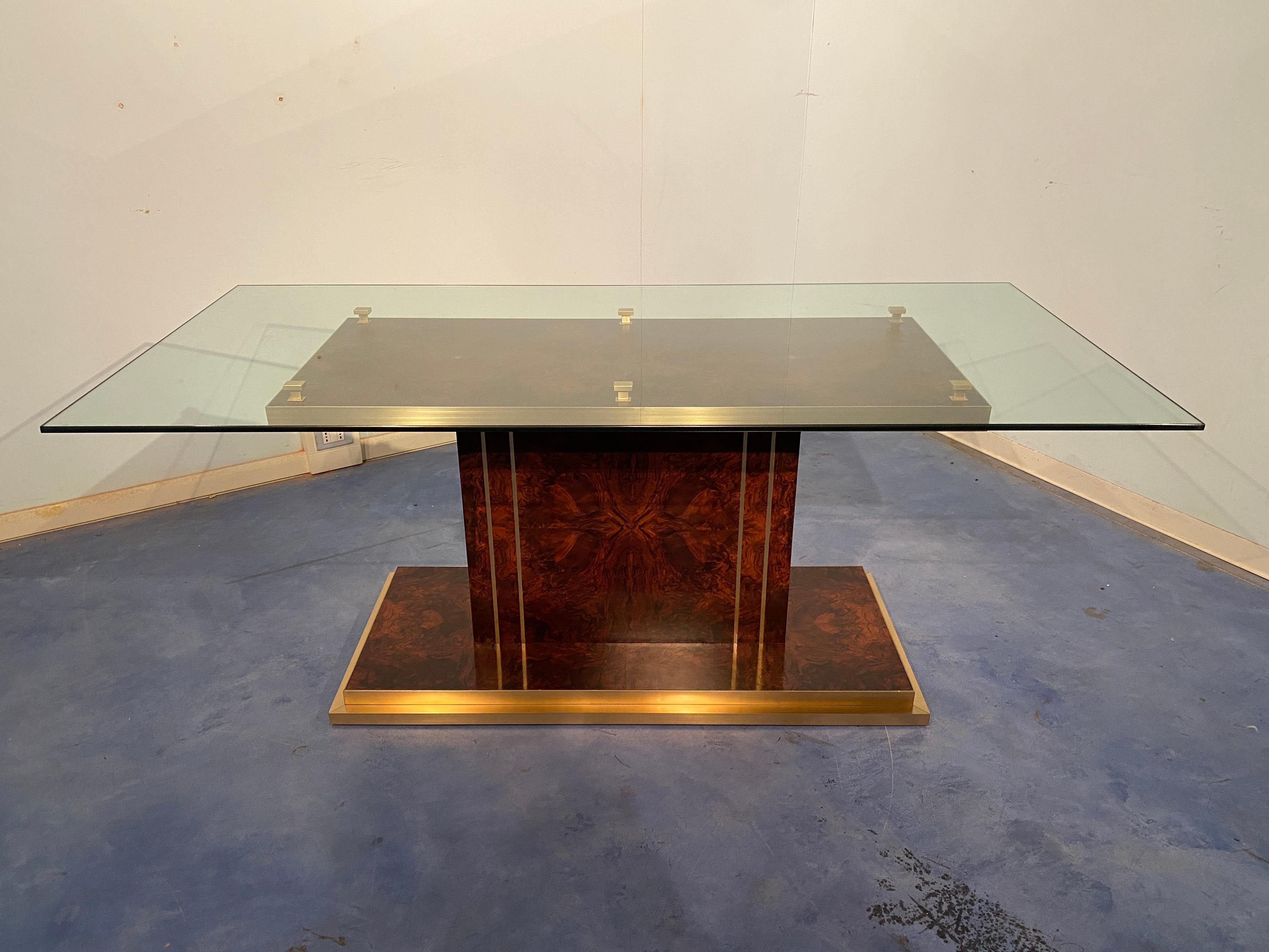 Italian Mid-Century Modern Dining Table in Thick Glass and Walnut Root, 1970s In Good Condition For Sale In Traversetolo, IT
