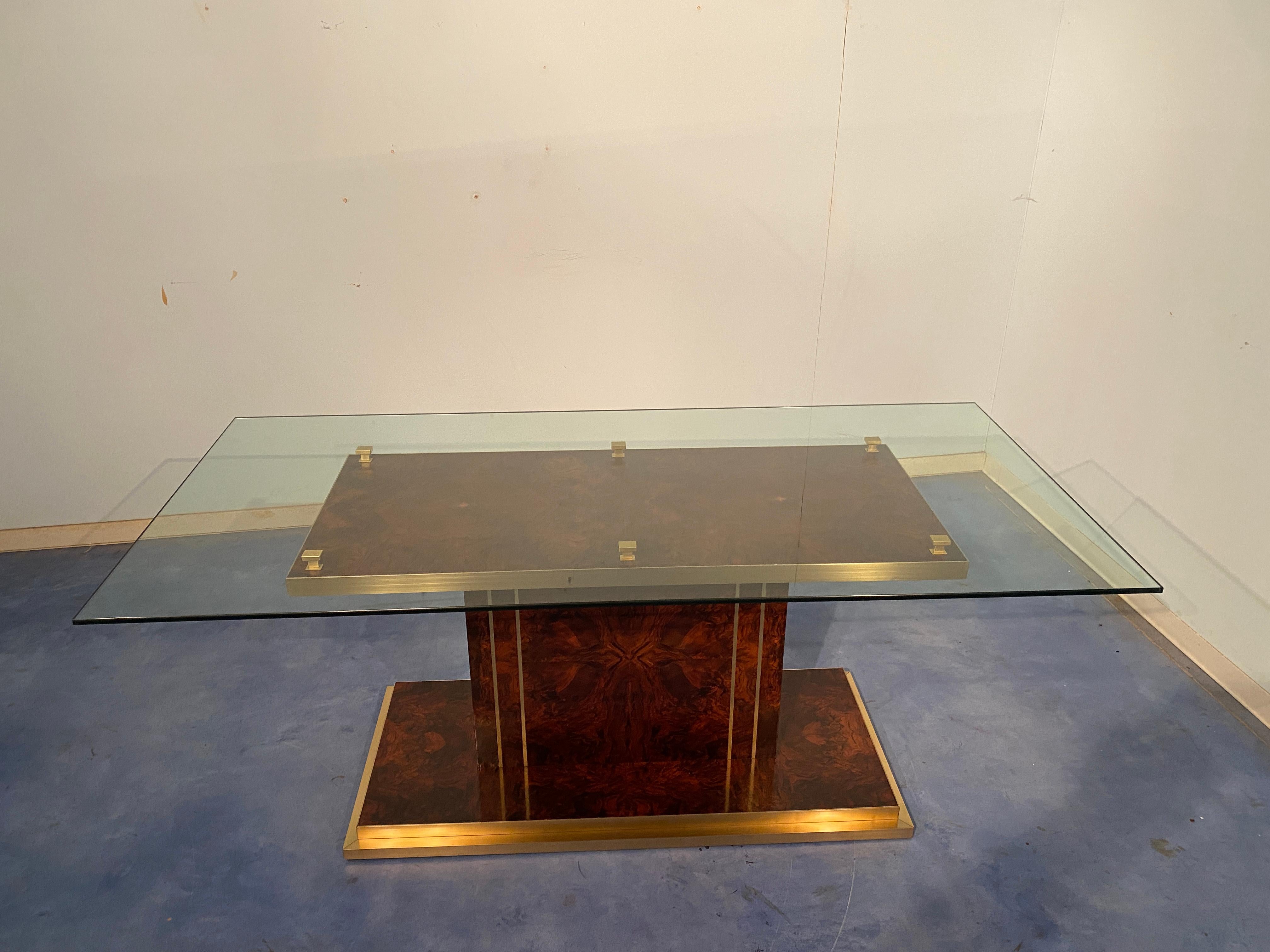 Italian Mid-Century Modern Dining Table in Thick Glass and Walnut Root, 1970s For Sale 2