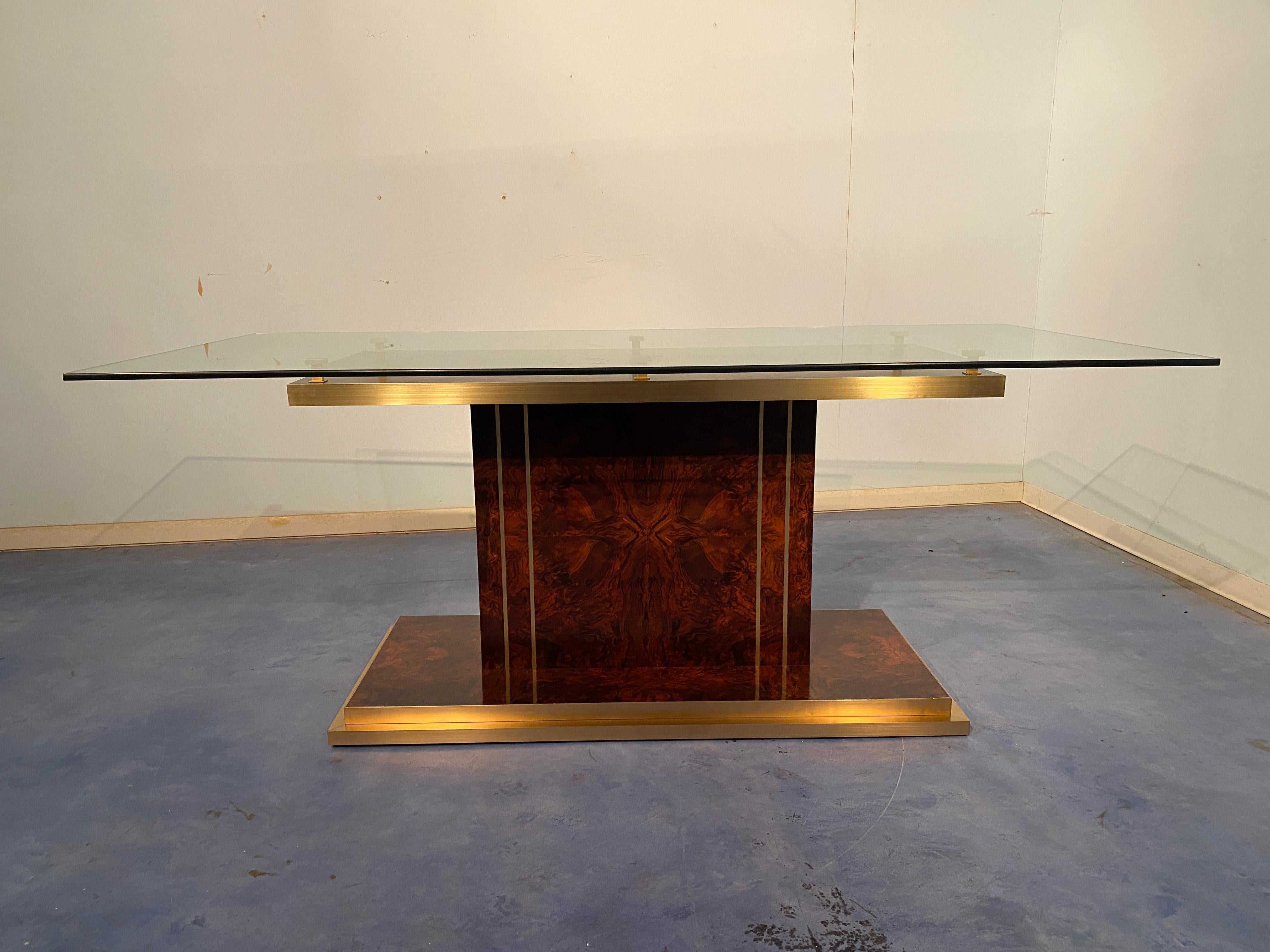 Italian Mid-Century Modern Dining Table in Thick Glass and Walnut Root, 1970s For Sale 3