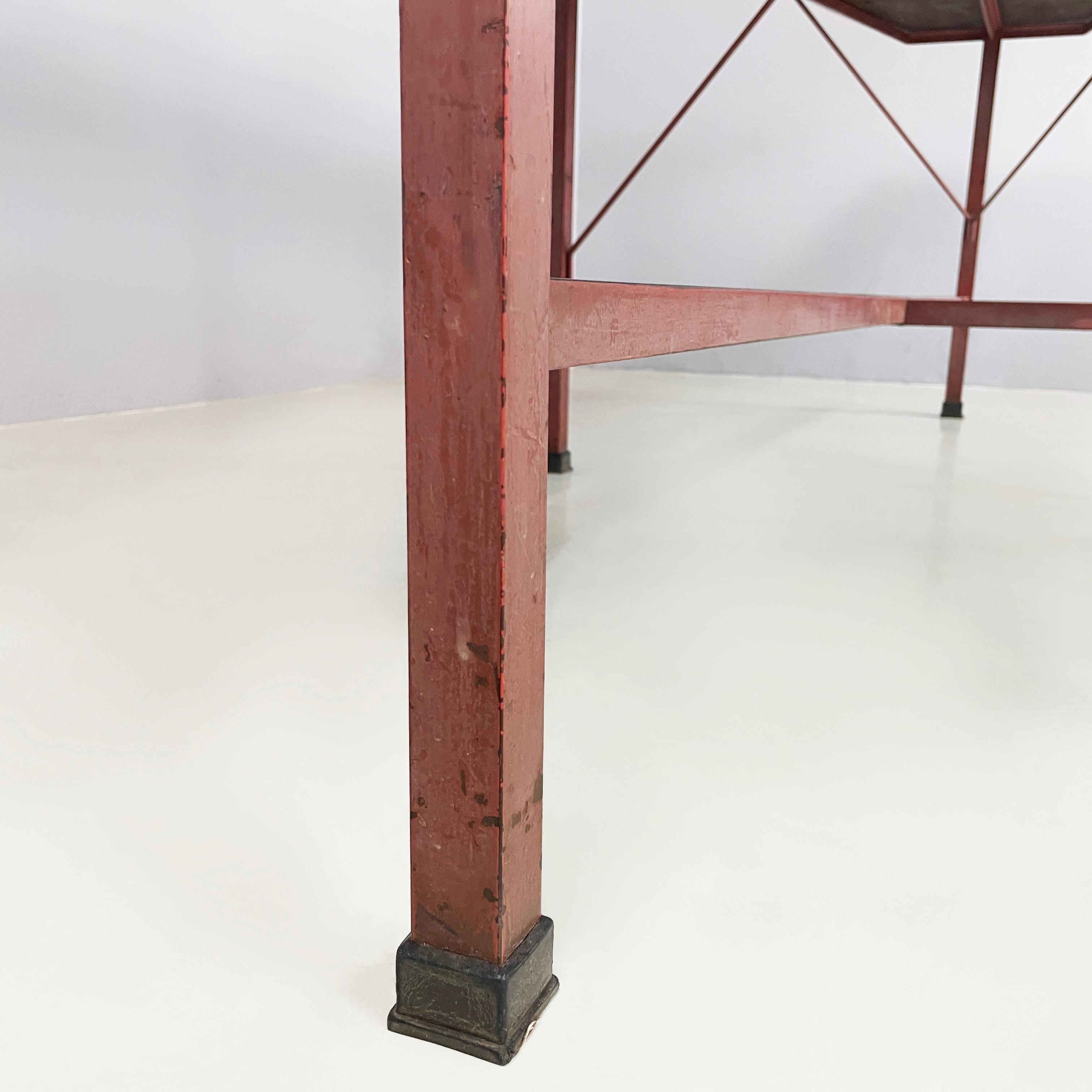 Table de salle à manger italienne du milieu du siècle dernier en bois, formica et fer, années 1950 en vente 11