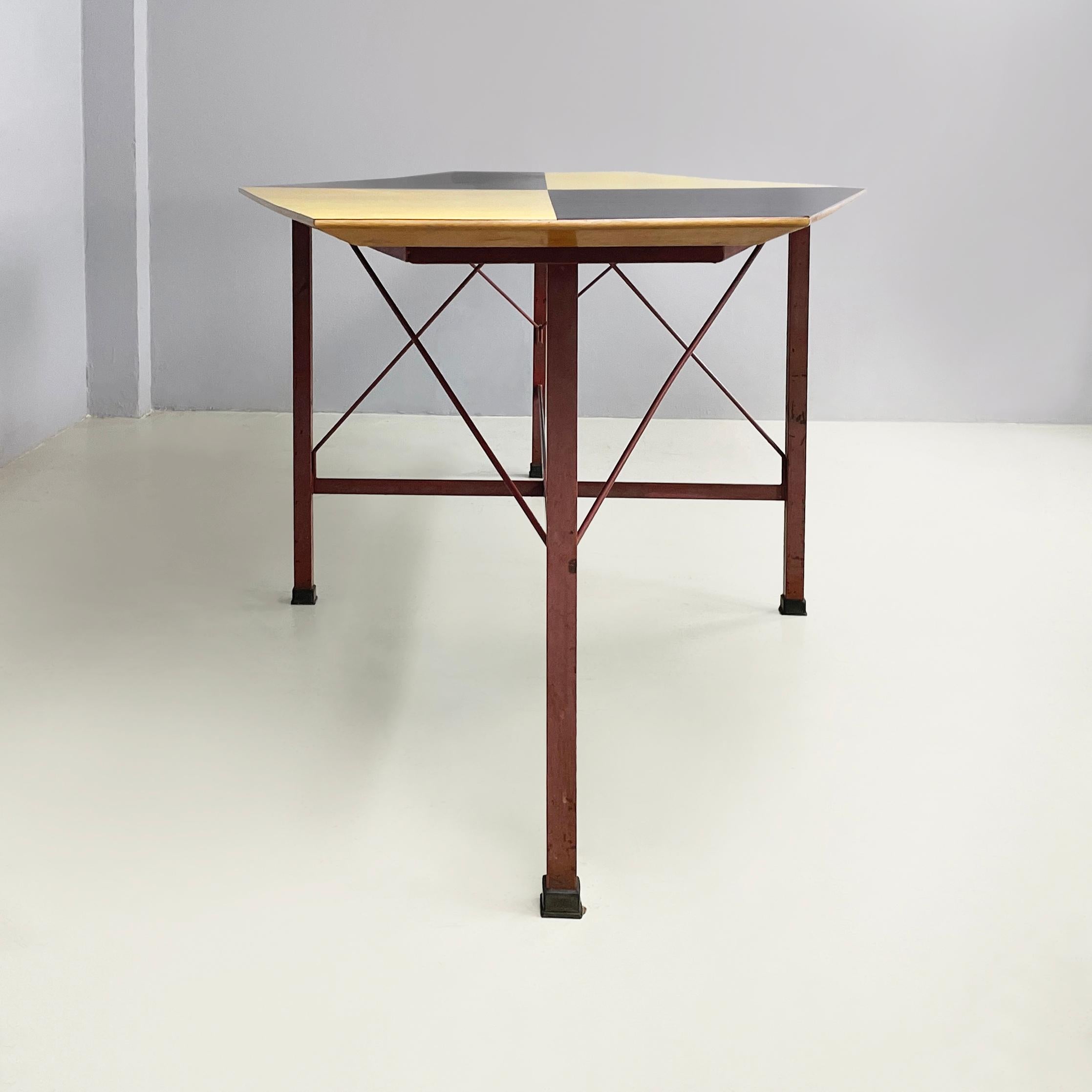 Table de salle à manger italienne du milieu du siècle dernier en bois, formica et fer, années 1950 Bon état - En vente à MIlano, IT