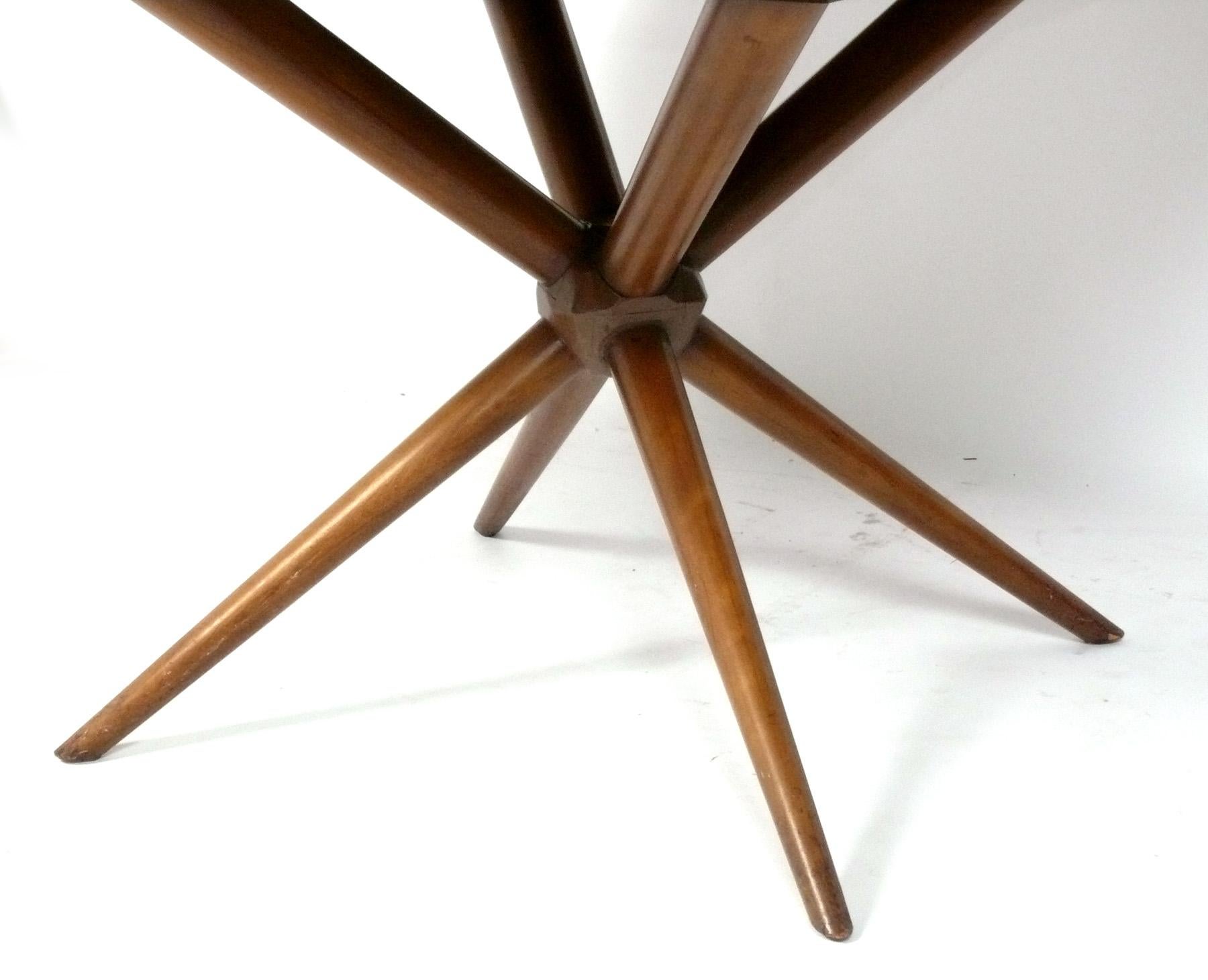 Table de salle à manger italienne mi-siècle moderne, sièges 4 à 8 personnes, réfini votre choix de couleur Bon état - En vente à Atlanta, GA