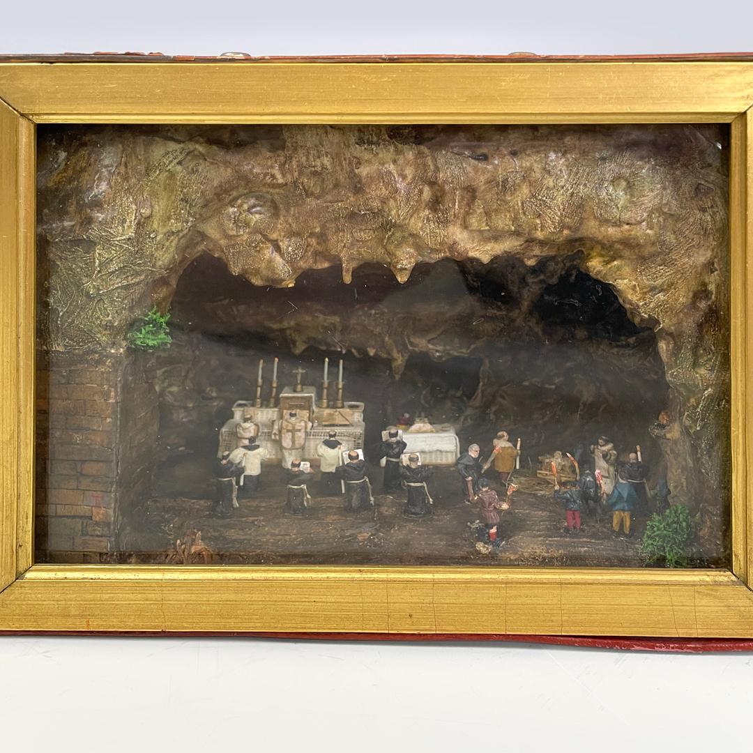 Scatola diorama italiana di metà secolo moderno con scena di celebrazione religiosa, anni '50 in vendita 4