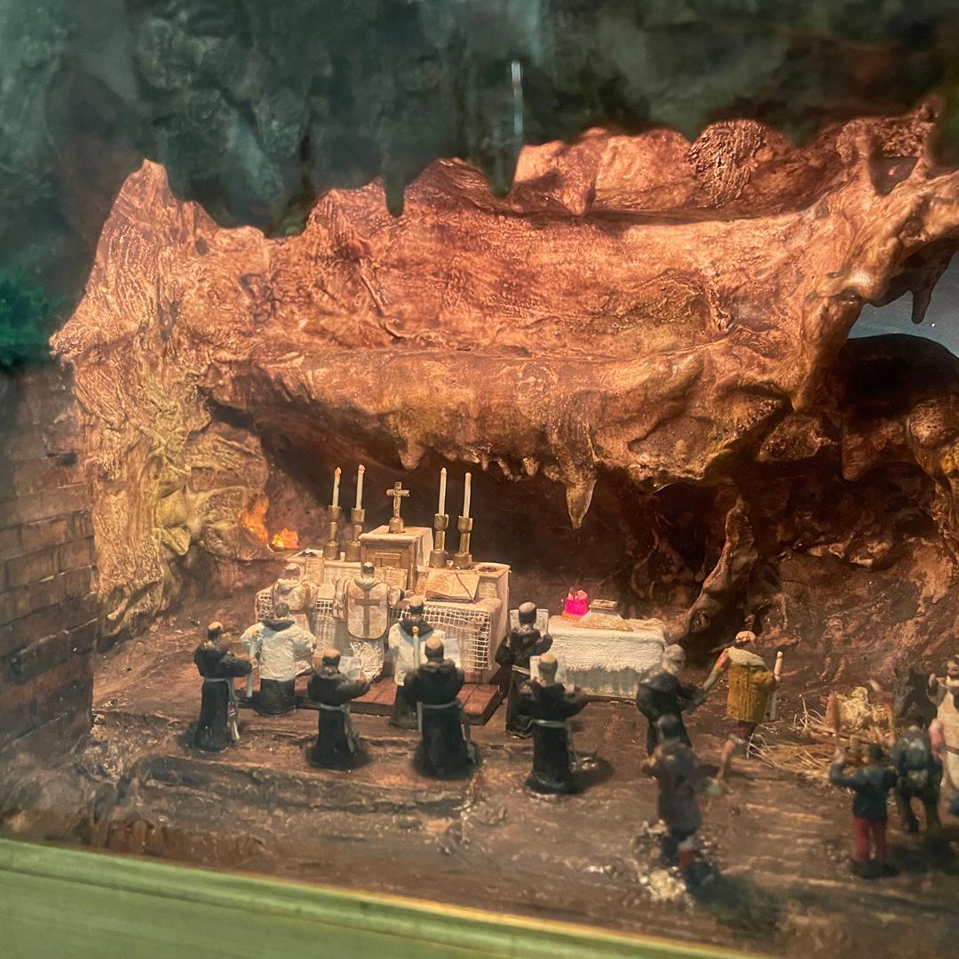 Scatola diorama italiana di metà secolo moderno con scena di celebrazione religiosa, anni '50 in vendita 9