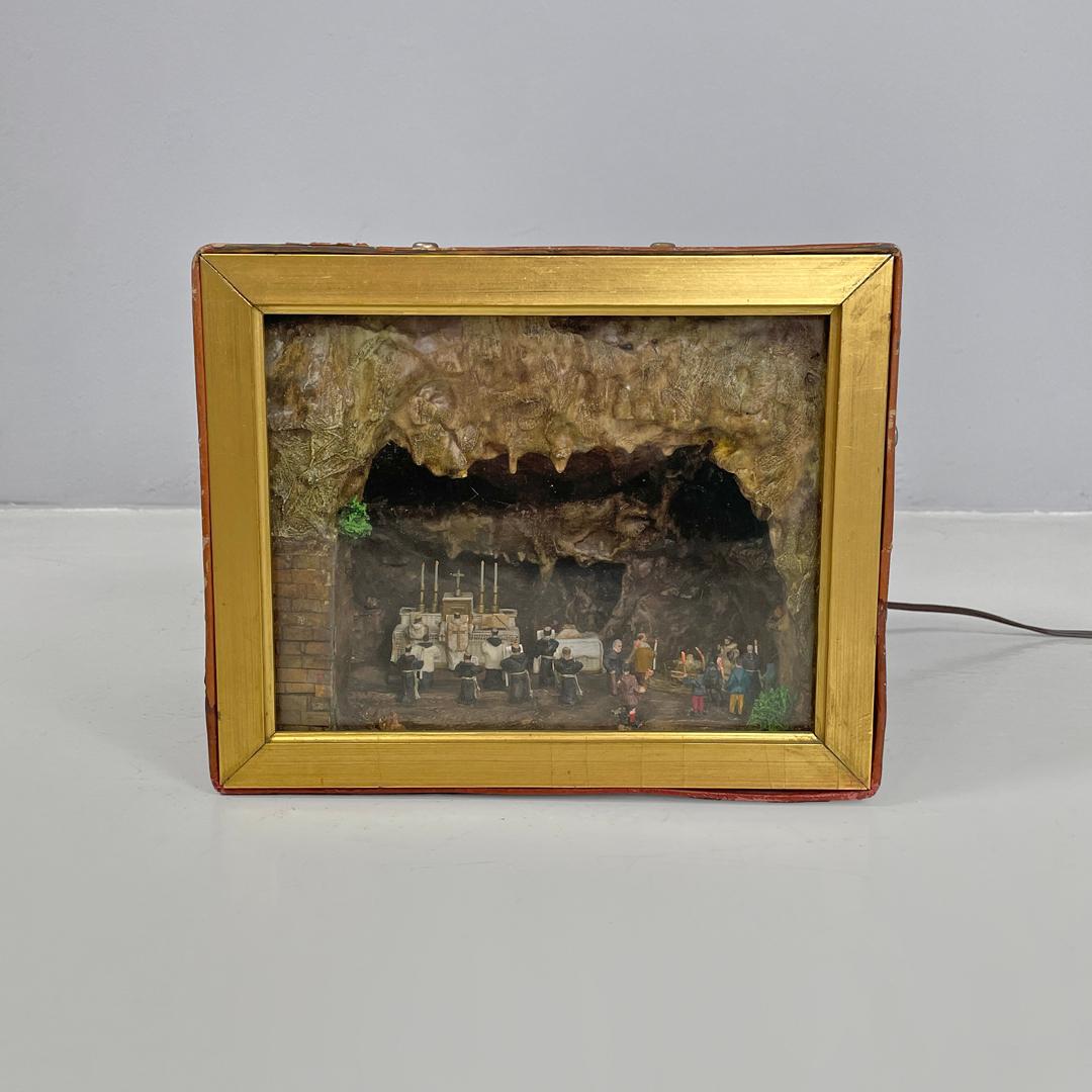 Mid-Century moderno Scatola diorama italiana di metà secolo moderno con scena di celebrazione religiosa, anni '50 in vendita
