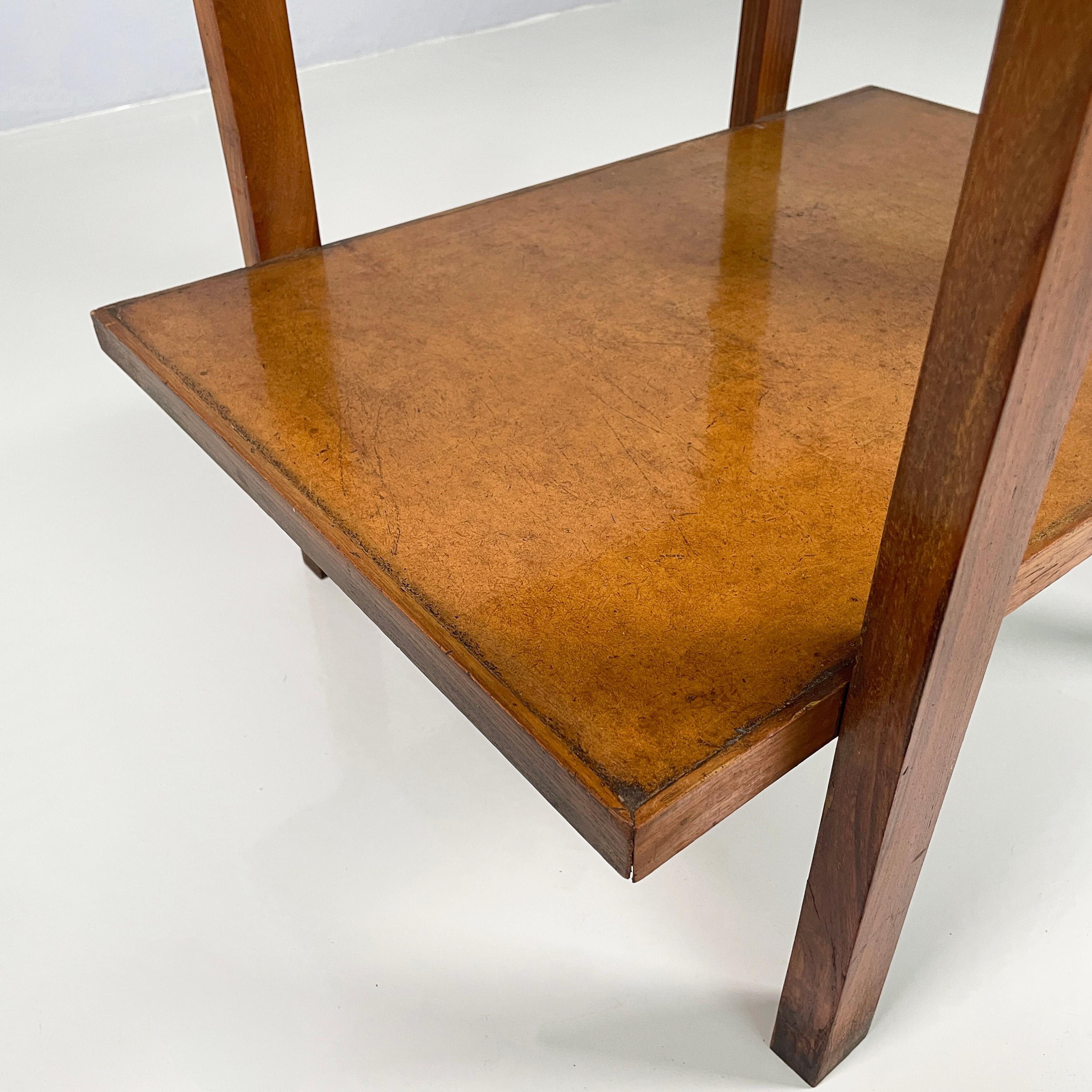 Italienischer moderner Doppelregal-Couchtisch aus der Mitte des Jahrhunderts aus Buxus und Holz 1930-1940 im Angebot 9