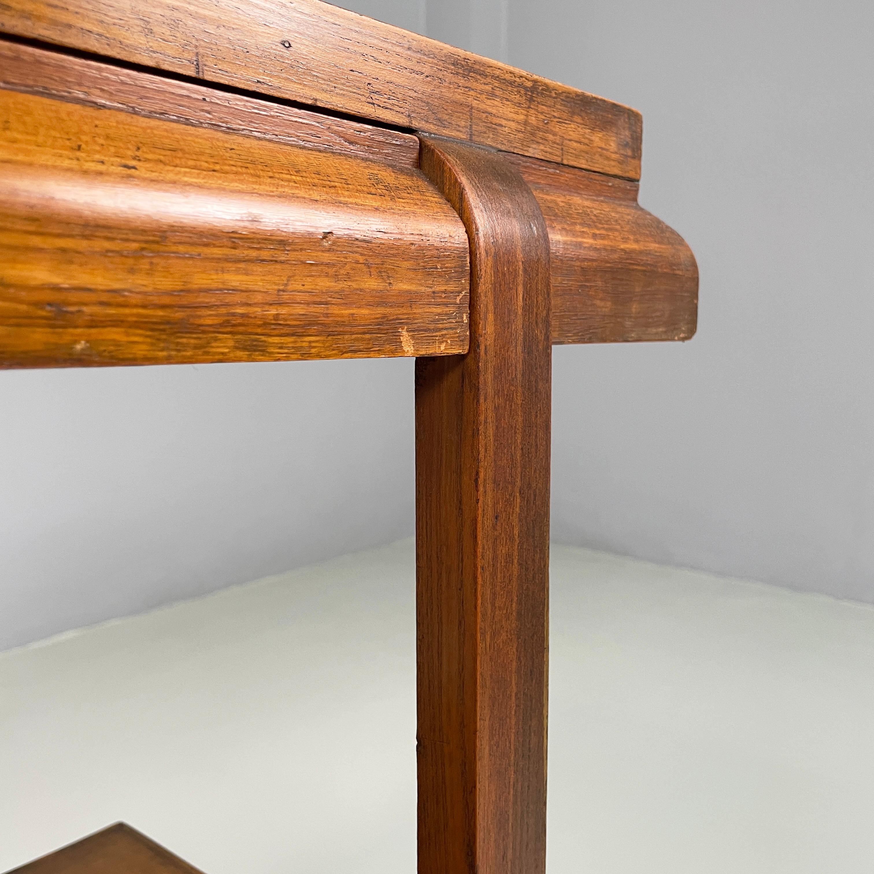Italienischer moderner Doppelregal-Couchtisch aus der Mitte des Jahrhunderts aus Buxus und Holz 1930-1940 im Angebot 1