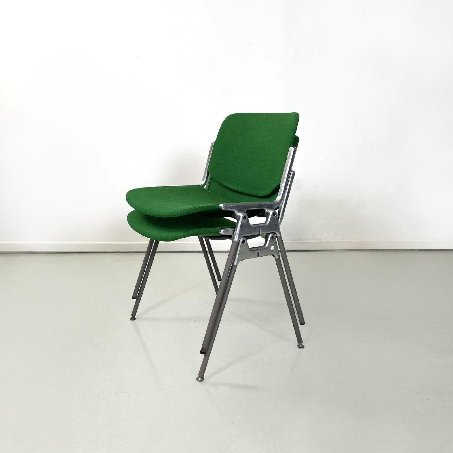 Italian mid-century modern DSC chairs Giancarlo Piretti Anonima Castelli, 1965
DSC model chairs with rounded rectangular seat and back, upholstered in bright green fabric. The sturdy structure is in aluminum with round section legs covered in gray
