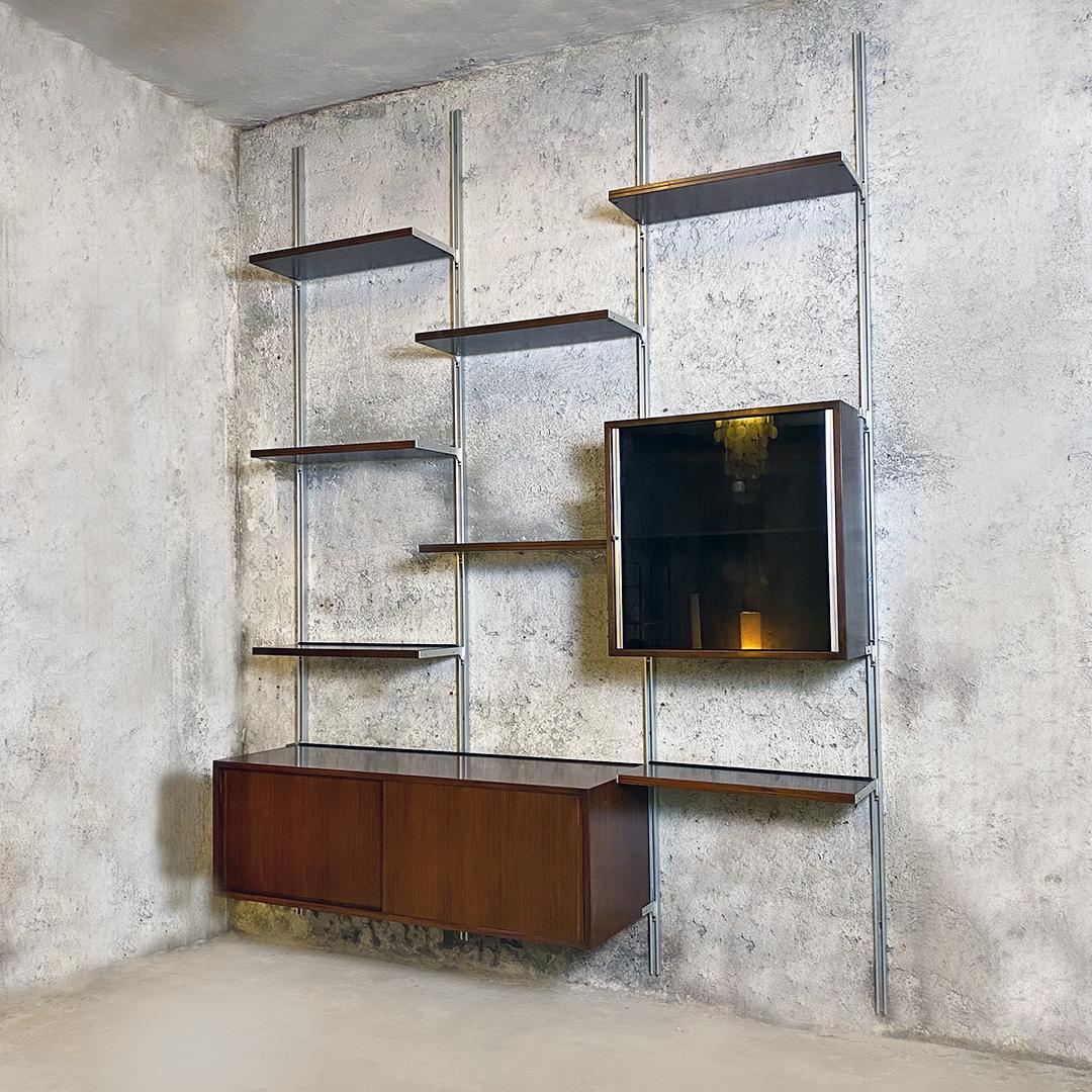Italian Mid-Century Modern E22 Wall Bookcase by Osvaldo Borsani for Tecno, 1960s In Good Condition In MIlano, IT