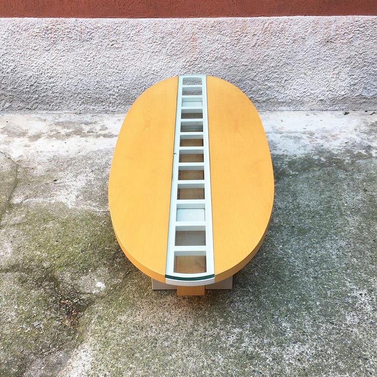 Italian Mid-Century Modern Elliptical Solid Wood Coffee Table, 1980s In Good Condition For Sale In MIlano, IT