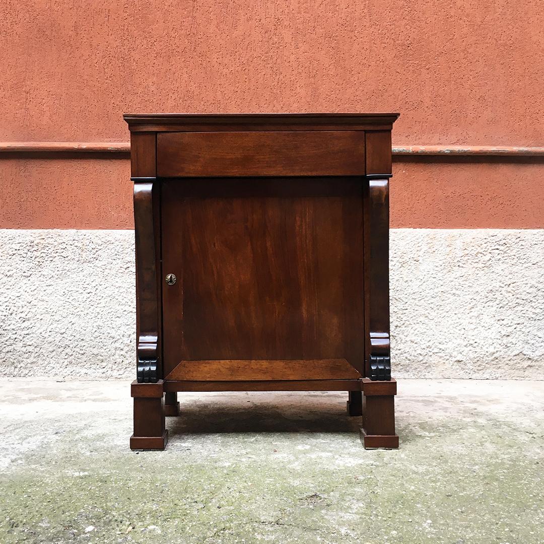 Italienischer Mahagoni-Schrank im Empire-Stil aus der Mitte des Jahrhunderts mit Tür, 1850er Jahre (Mittleres 19. Jahrhundert) im Angebot