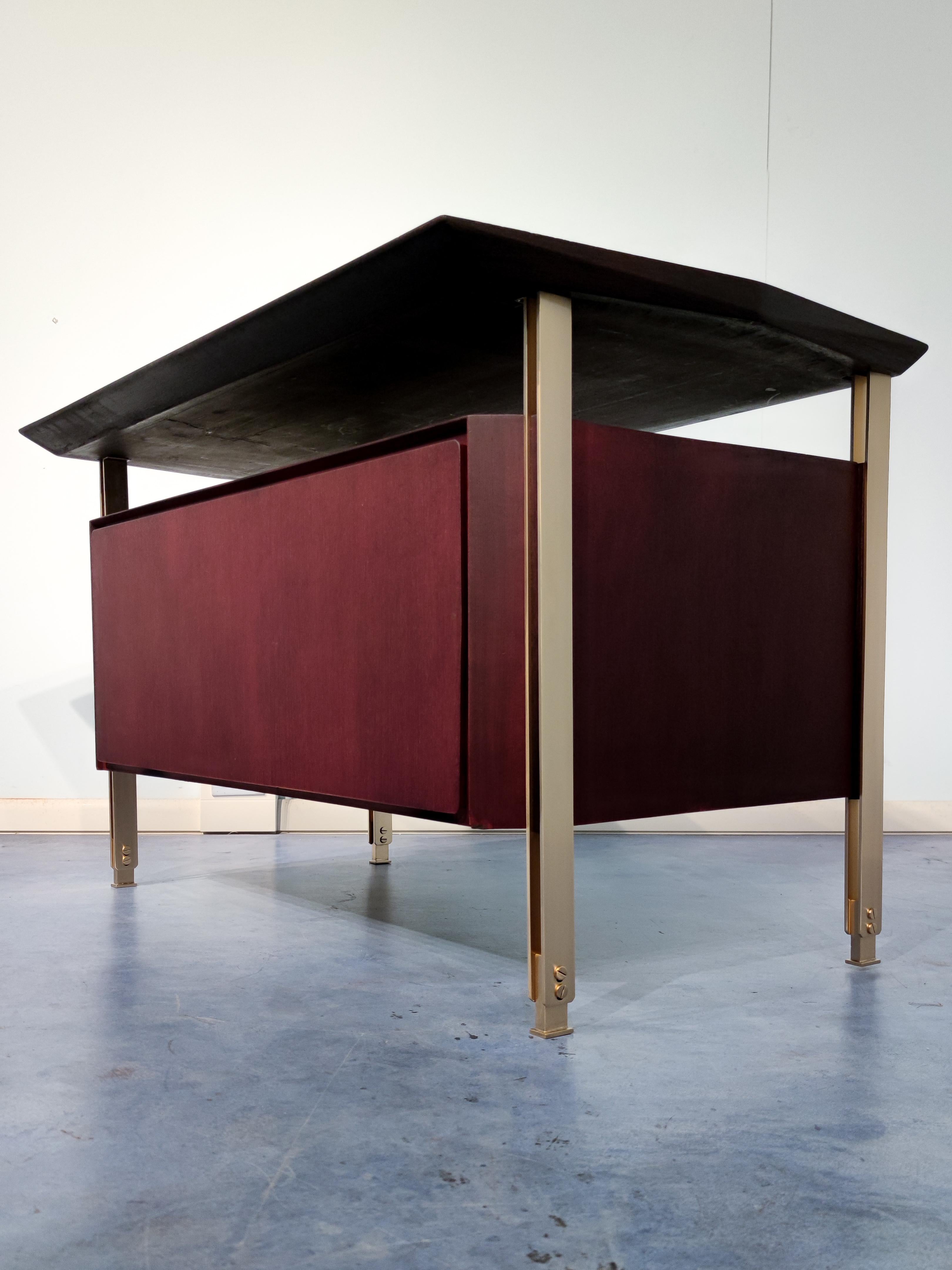 Italian Mid-Century Modern Executive Desk by Vittorio Dassi, 1960s For Sale 7