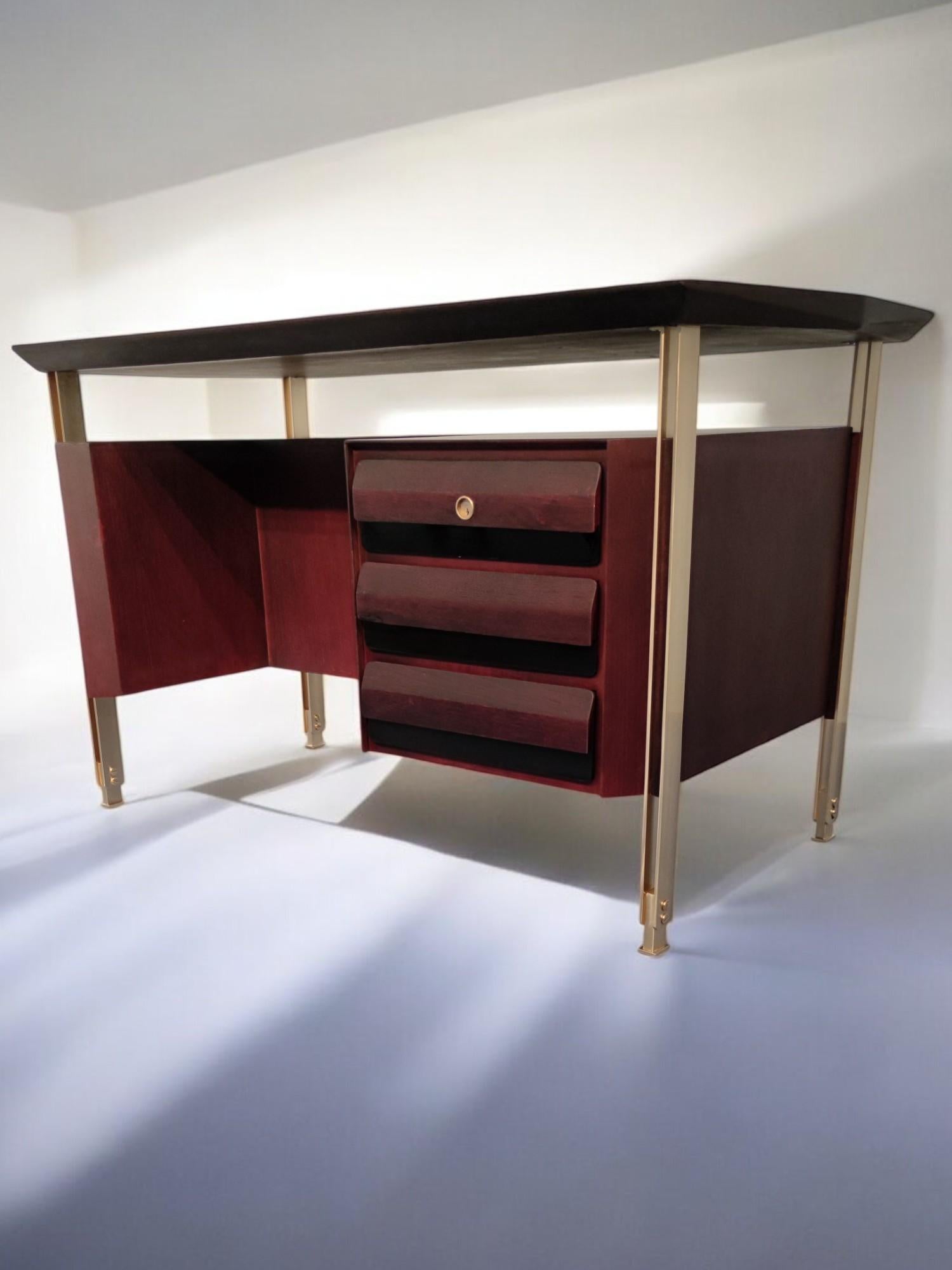 Bureau de direction italien moderne du milieu du siècle dernier par Vittorio Dassi, années 1960 en vente 13
