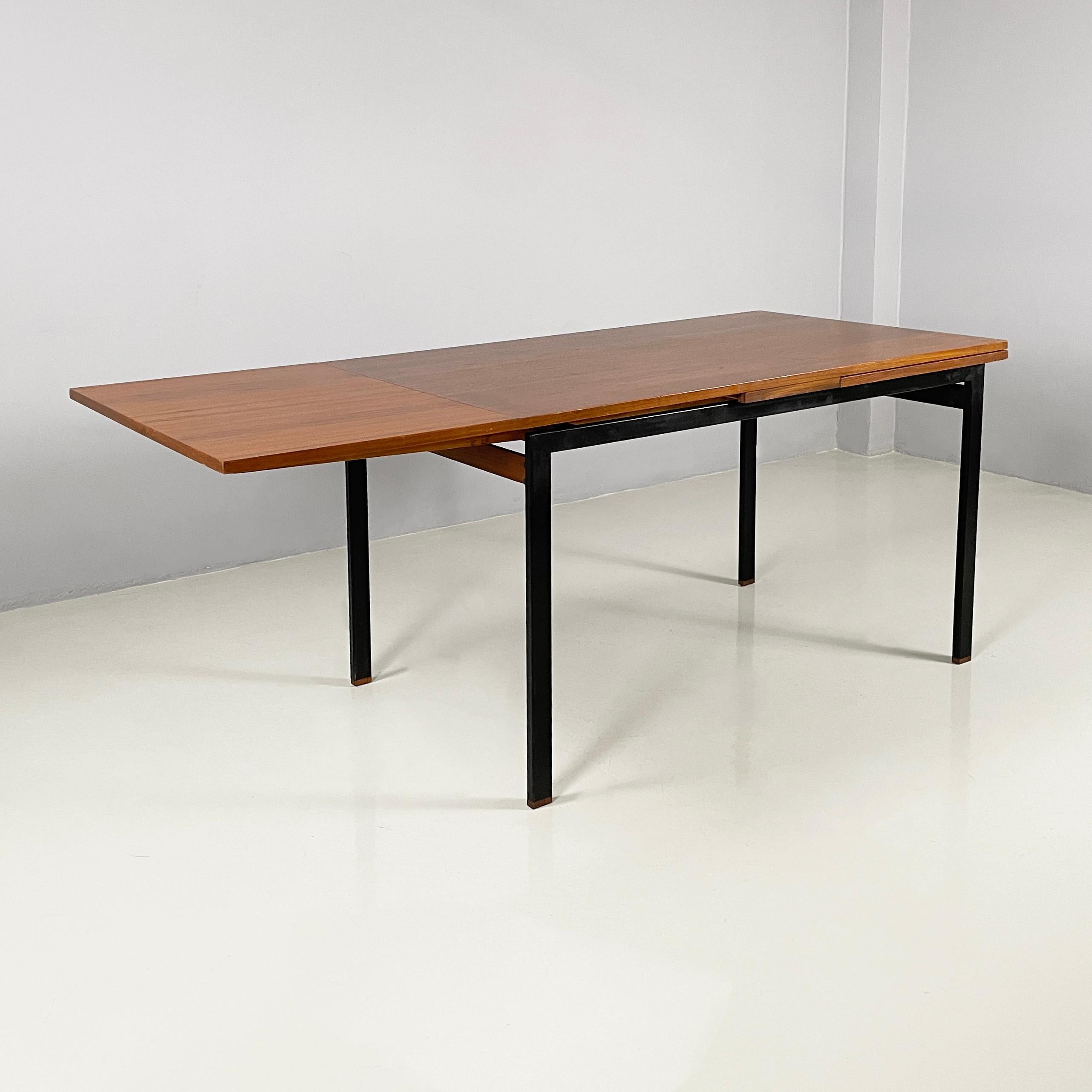 Ausziehbarer italienischer Esstisch aus Holz und schwarzem Metall aus der Mitte des Jahrhunderts, 1960er Jahre (Moderne der Mitte des Jahrhunderts) im Angebot