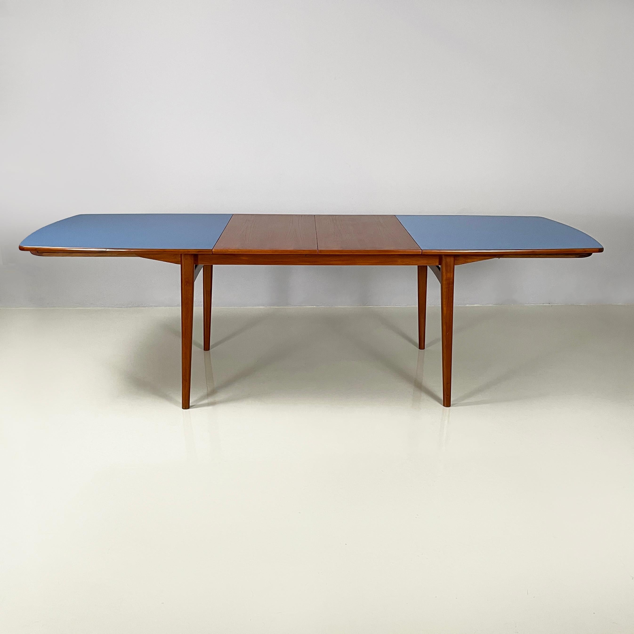 Italian mid-century modern extendable dining table in wood and blue formica 1960 In Good Condition In MIlano, IT