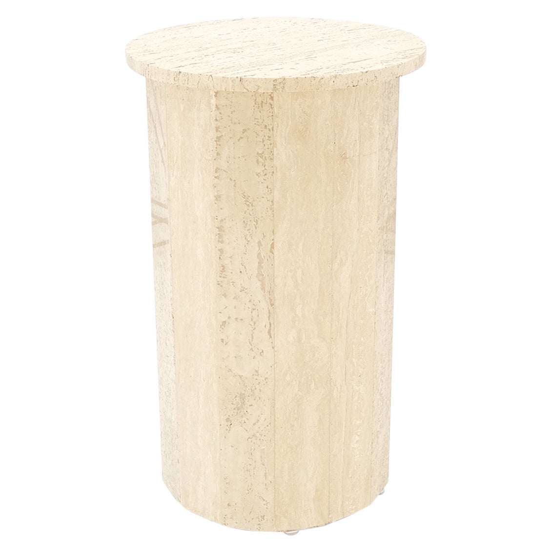 Pedestal de mármol travertino redondo facetado italiano de mediados del siglo XX ¡MINA!