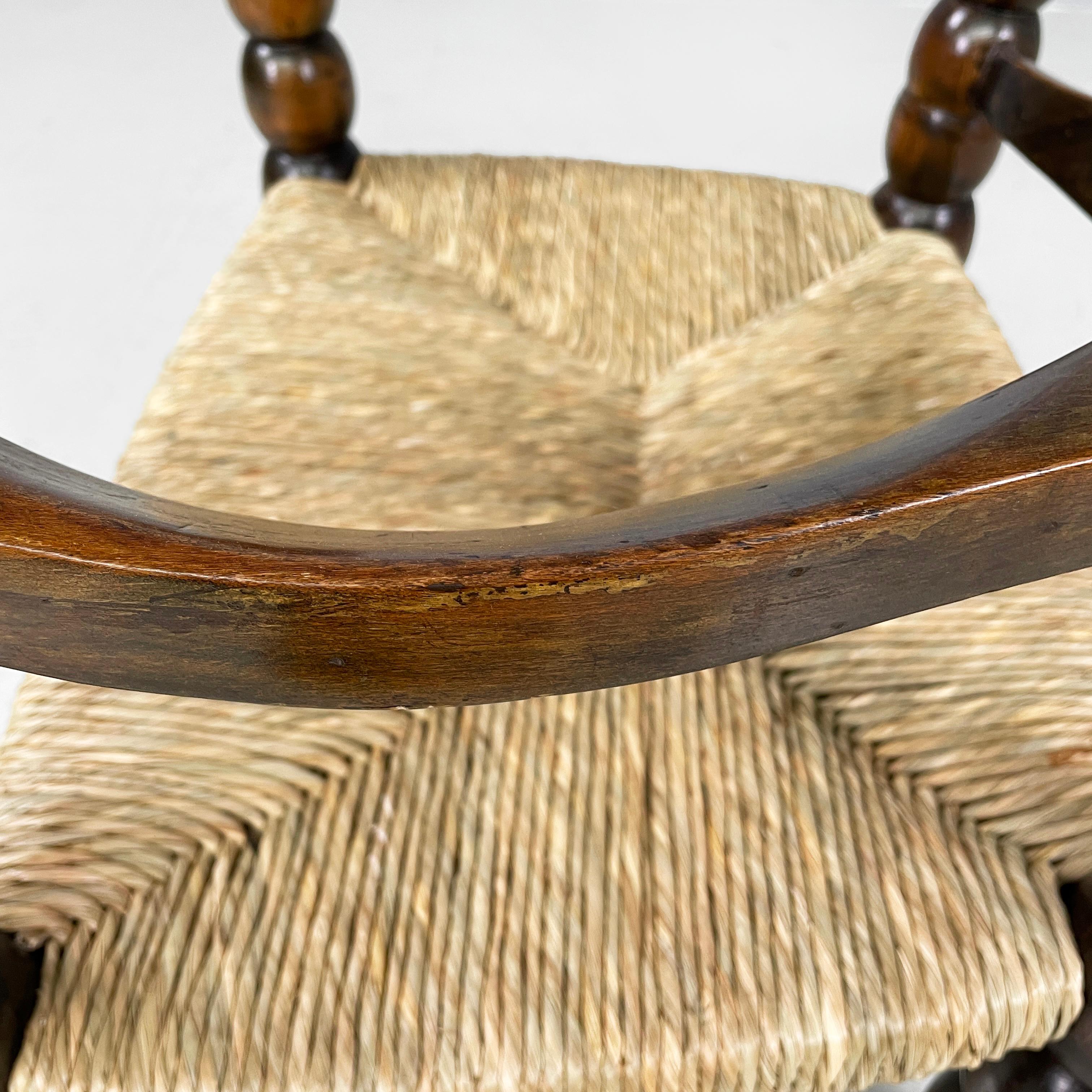 Italian mid-century modern finely crafted armchairs in wood and straw, 1960s For Sale 7