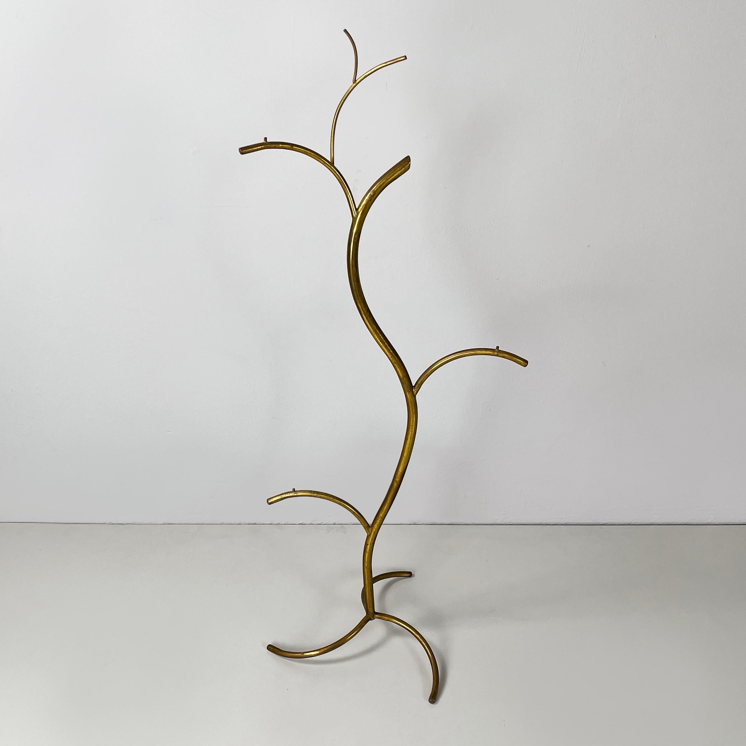 Italian mid-century modern Floor hanger or hat rack in brass, 1950s
Vintage and fantastic small floor hanger with brass rod structure. Three-legs base in brass rod. It can also be use as a hat rack.
It came from 1950s
Good condition, it has