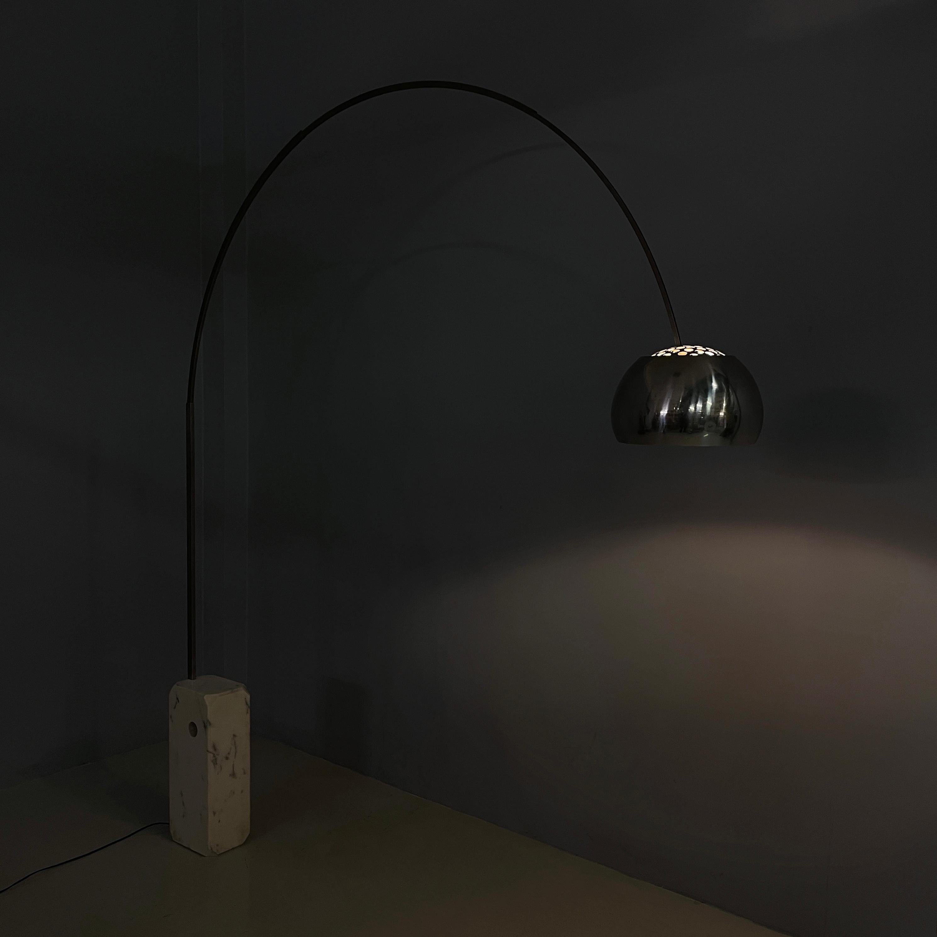 Italian mid-century modern iconic floor lamp Arco by Achille and Piergiacomo Castiglioni for Flos, 1960s
Floor lamp mod. Arco wit direct light, with adjustable and height-adjustable dome diffuser in aluminium. The arched structure is a telescopic
