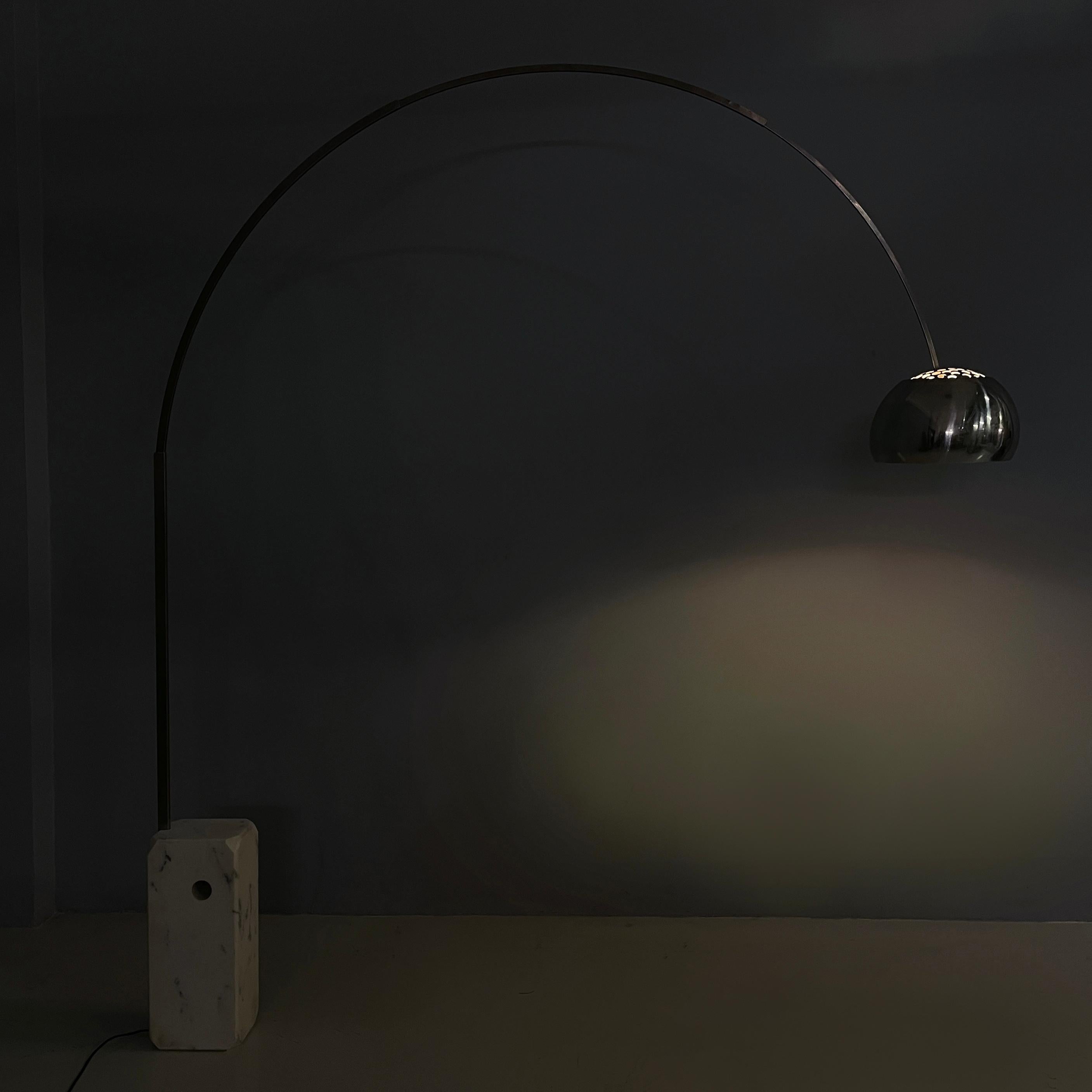 Italian mid-century modern Floor lamp Arco by Castiglioni brothers Flos, 1960s In Fair Condition For Sale In MIlano, IT