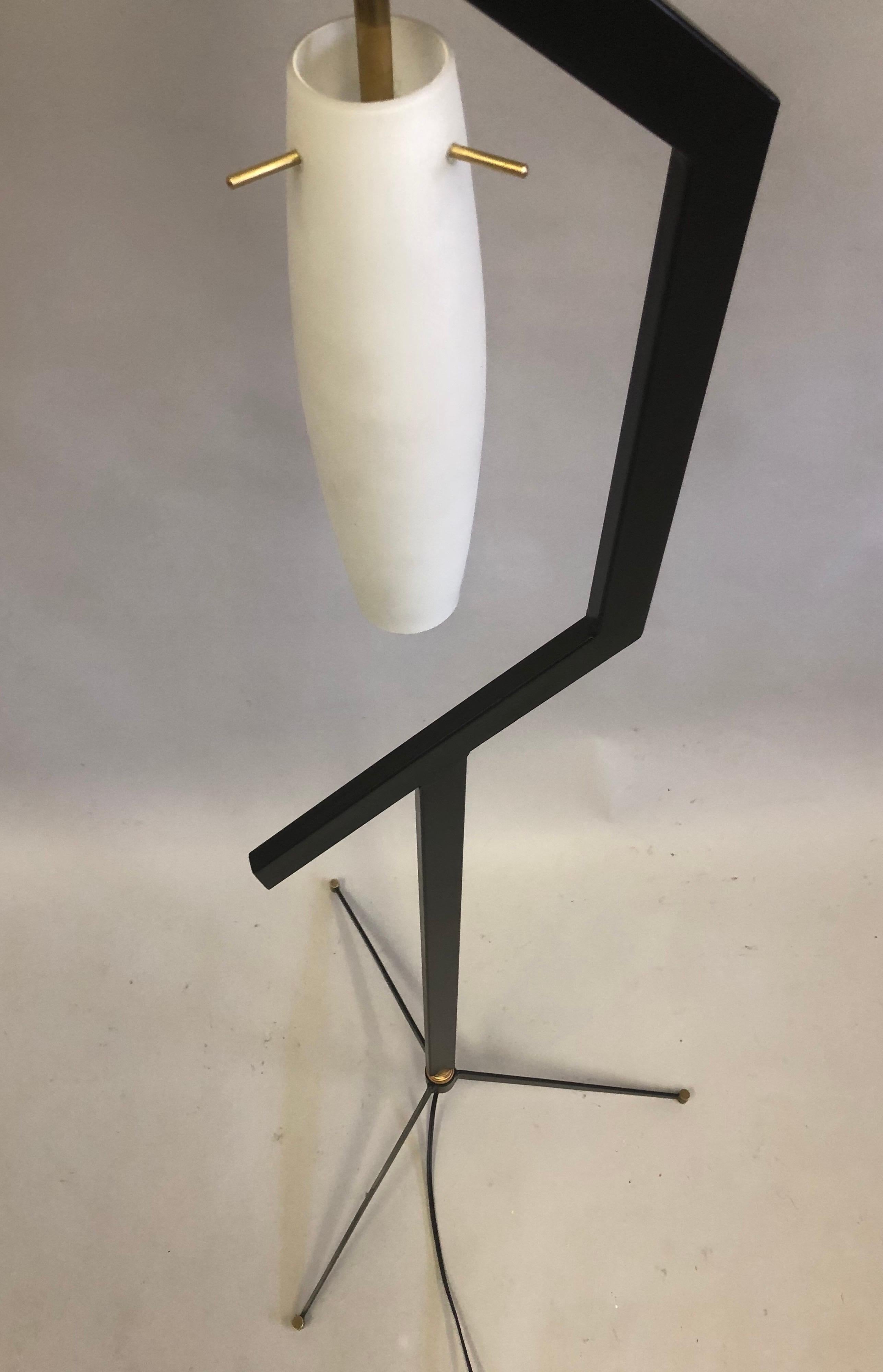Brass Italian Mid-Century Modern Floor Lamp in the style of Arredoluce For Sale