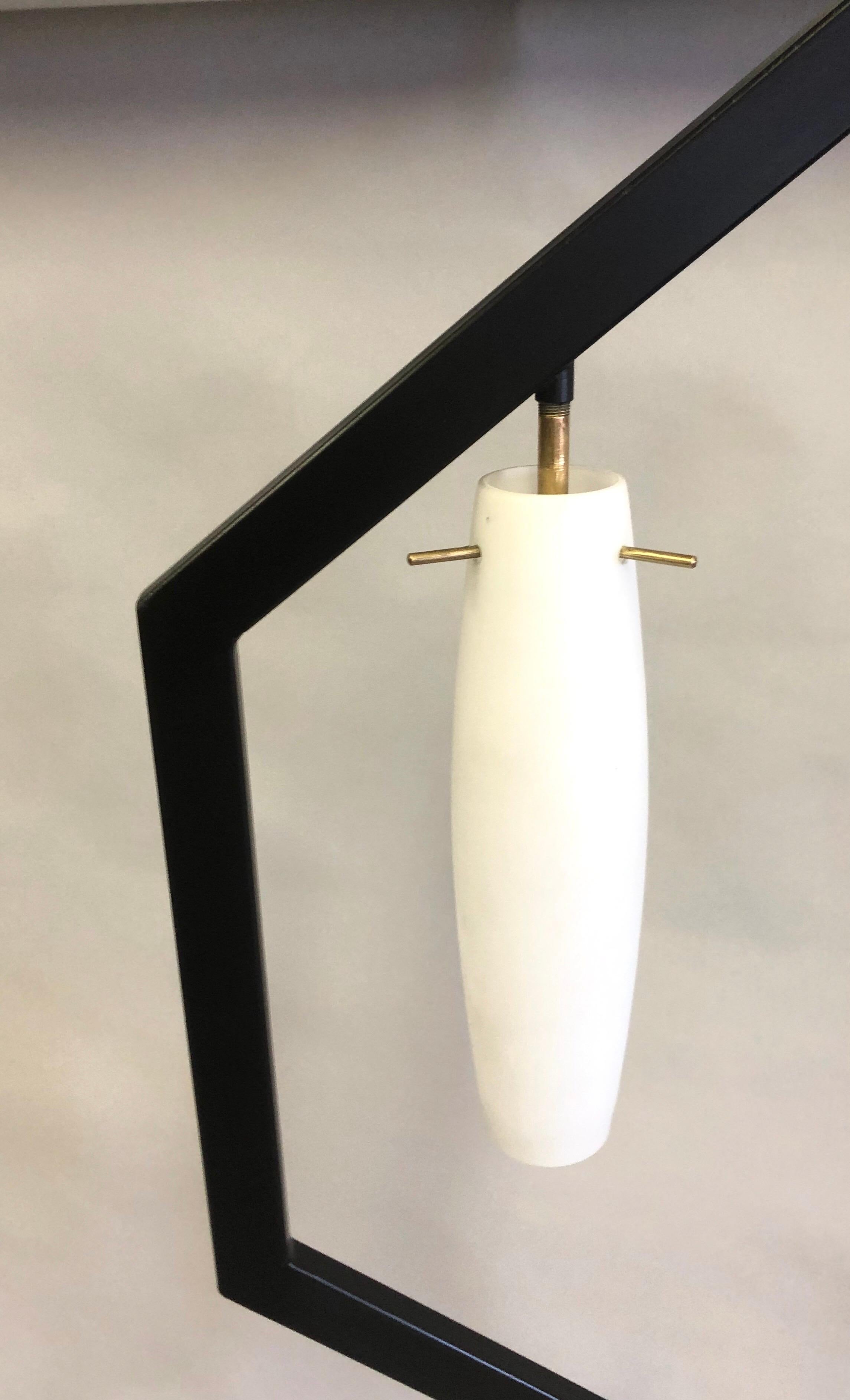 Italian Mid-Century Modern Floor Lamp in the style of Arredoluce For Sale 1