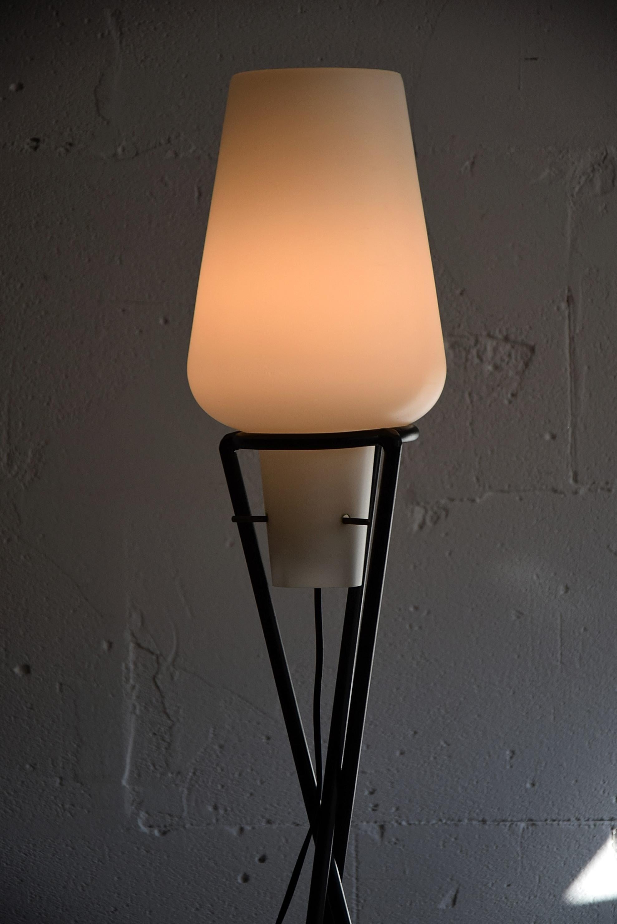 Italian Mid-Century Modern Floor Lamp In Good Condition For Sale In Weesp, NL