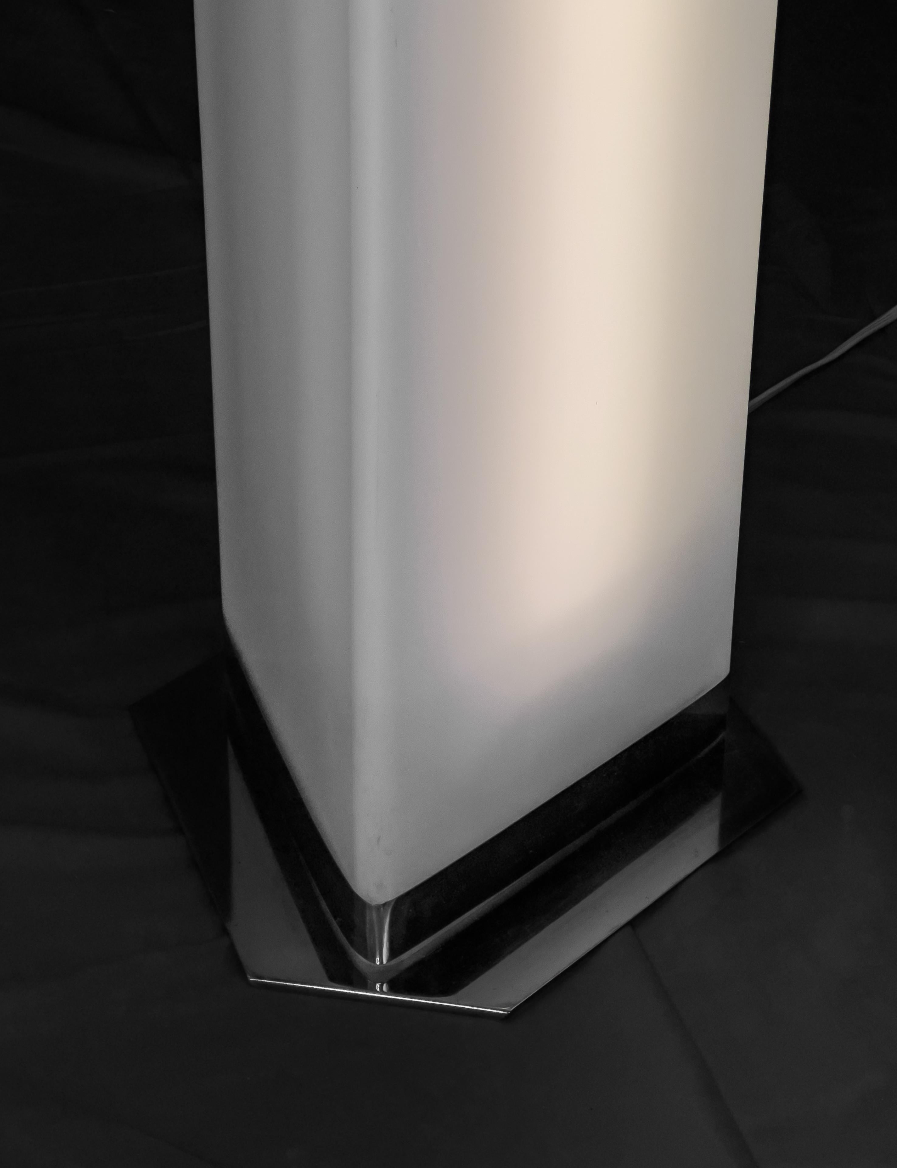 Italian Mid-Century Modern Floor Lamp For Sale 2