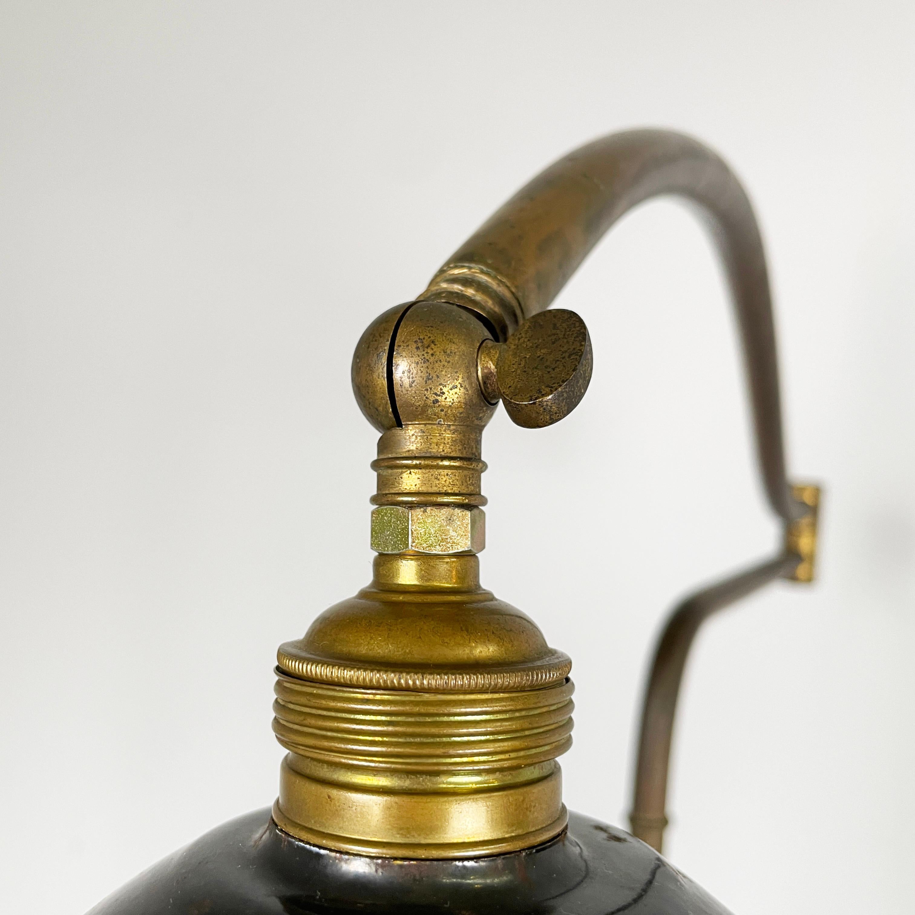 Italian mid-century modern Floor lamp in brass and metal, 1940s 4