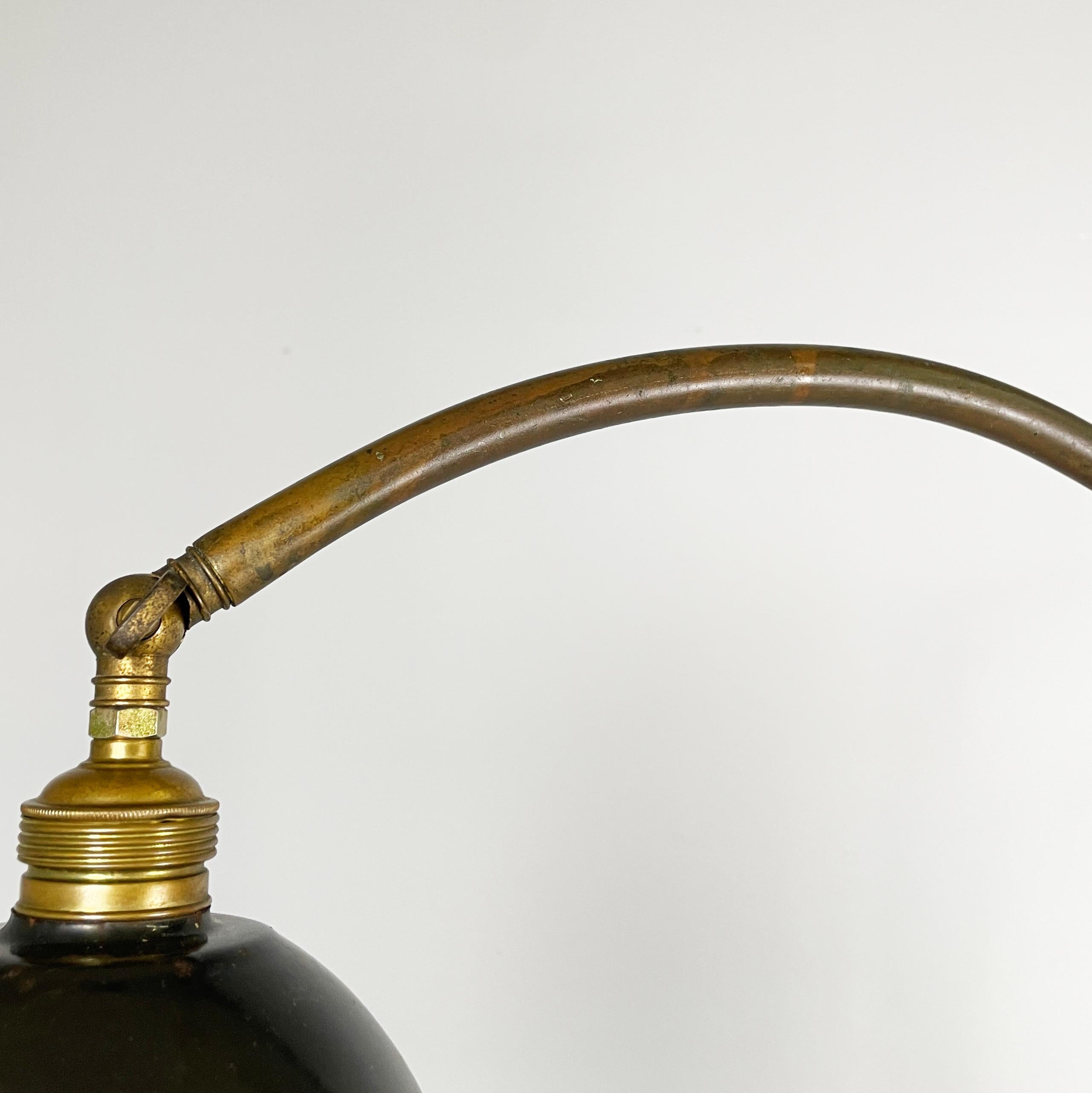 Italian mid-century modern Floor lamp in brass and metal, 1940s 5