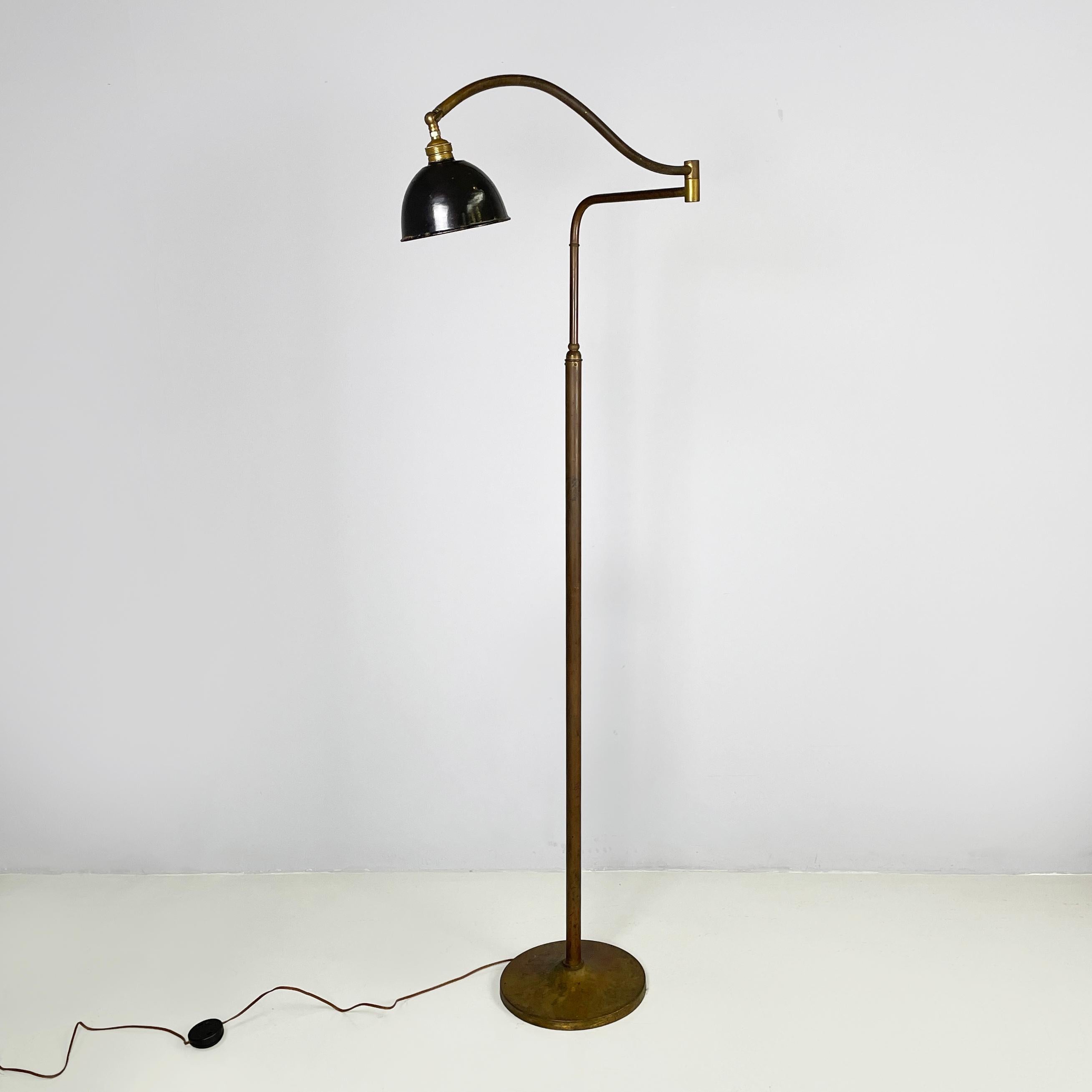Mid-Century Modern Italian mid-century modern Floor lamp in brass and metal, 1940s