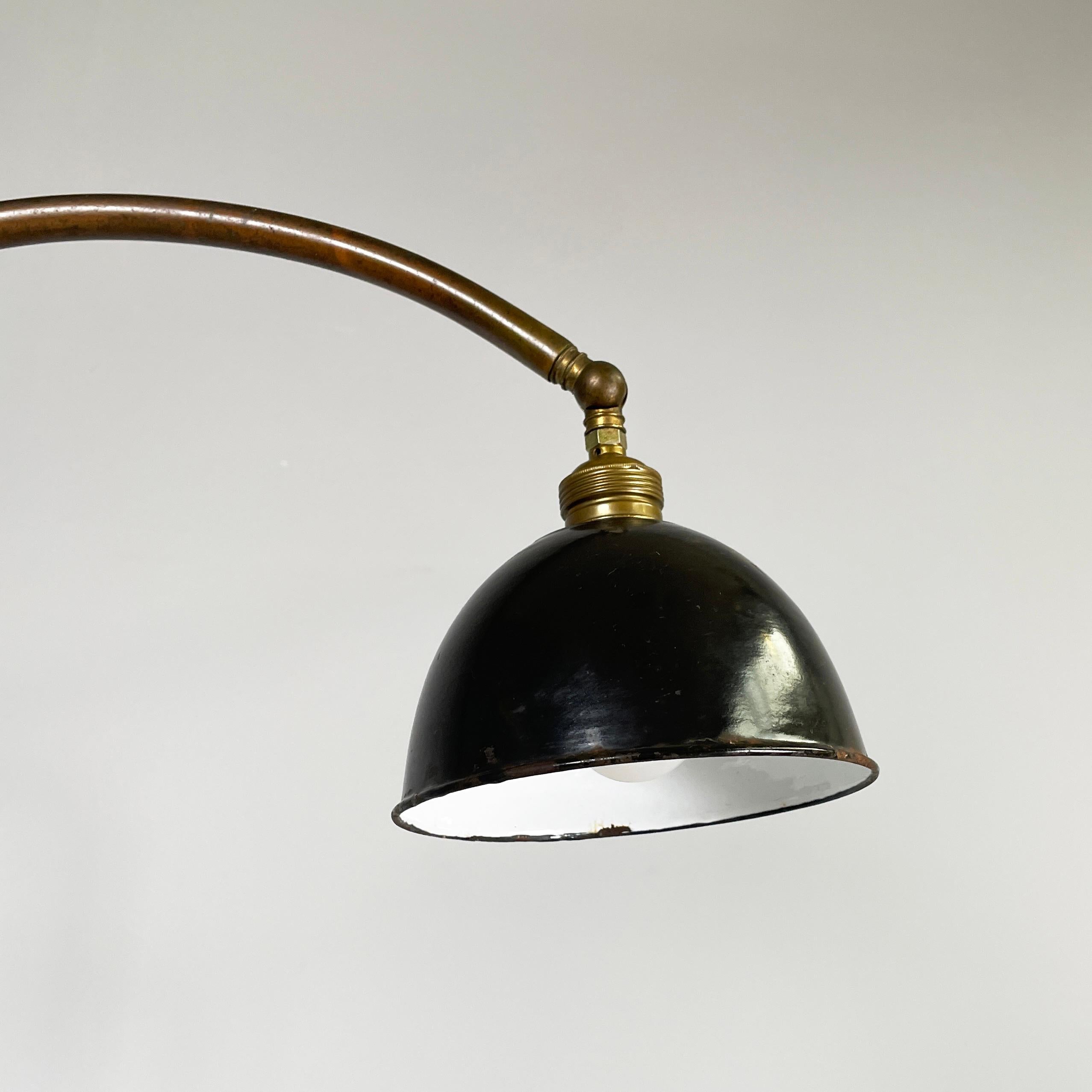 Italian mid-century modern Floor lamp in brass and metal, 1940s 1