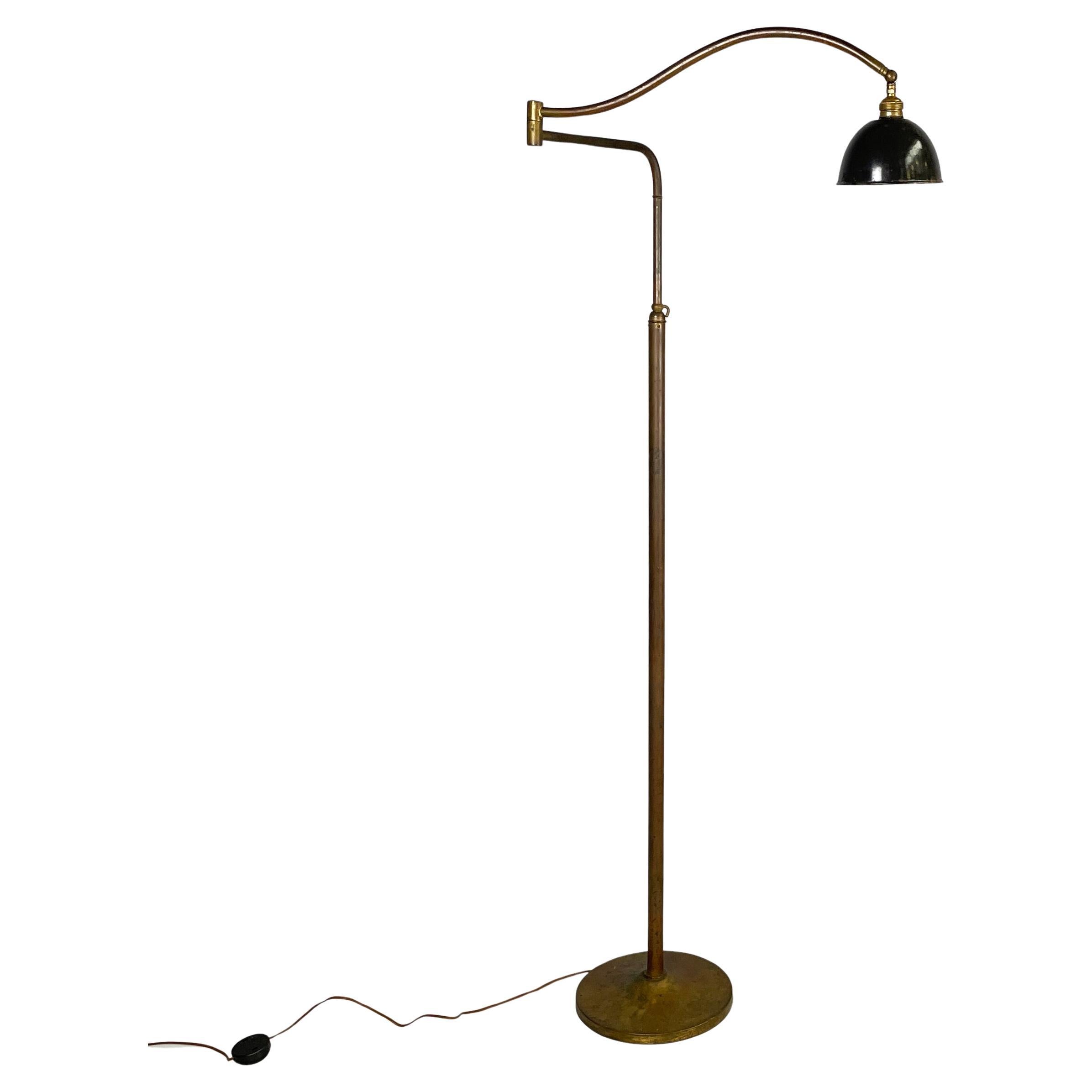 Italian mid-century modern Floor lamp in brass and metal, 1940s