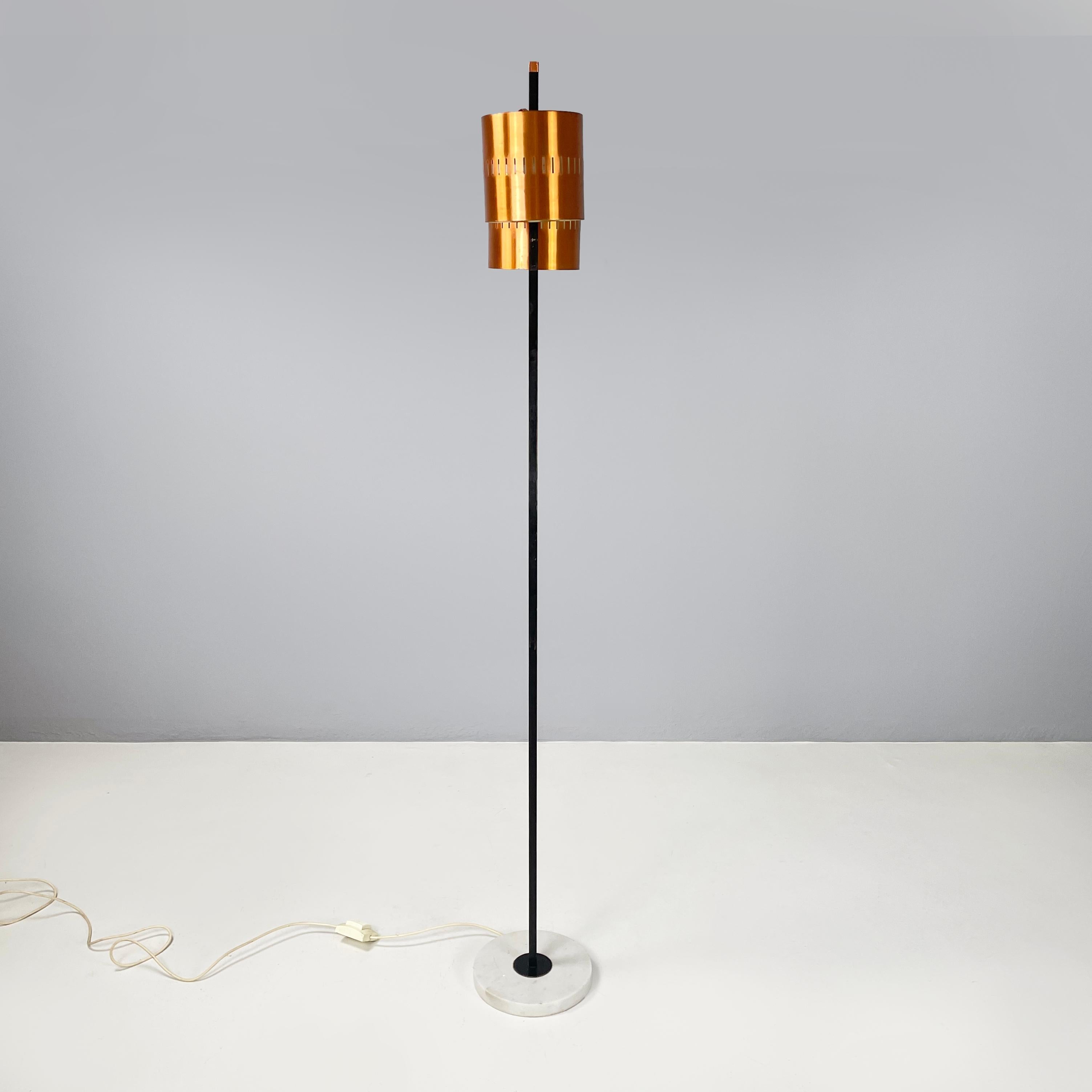 Italian mid-century modern Floor lamp in copper, black metal and marble, 1960s In Good Condition For Sale In MIlano, IT