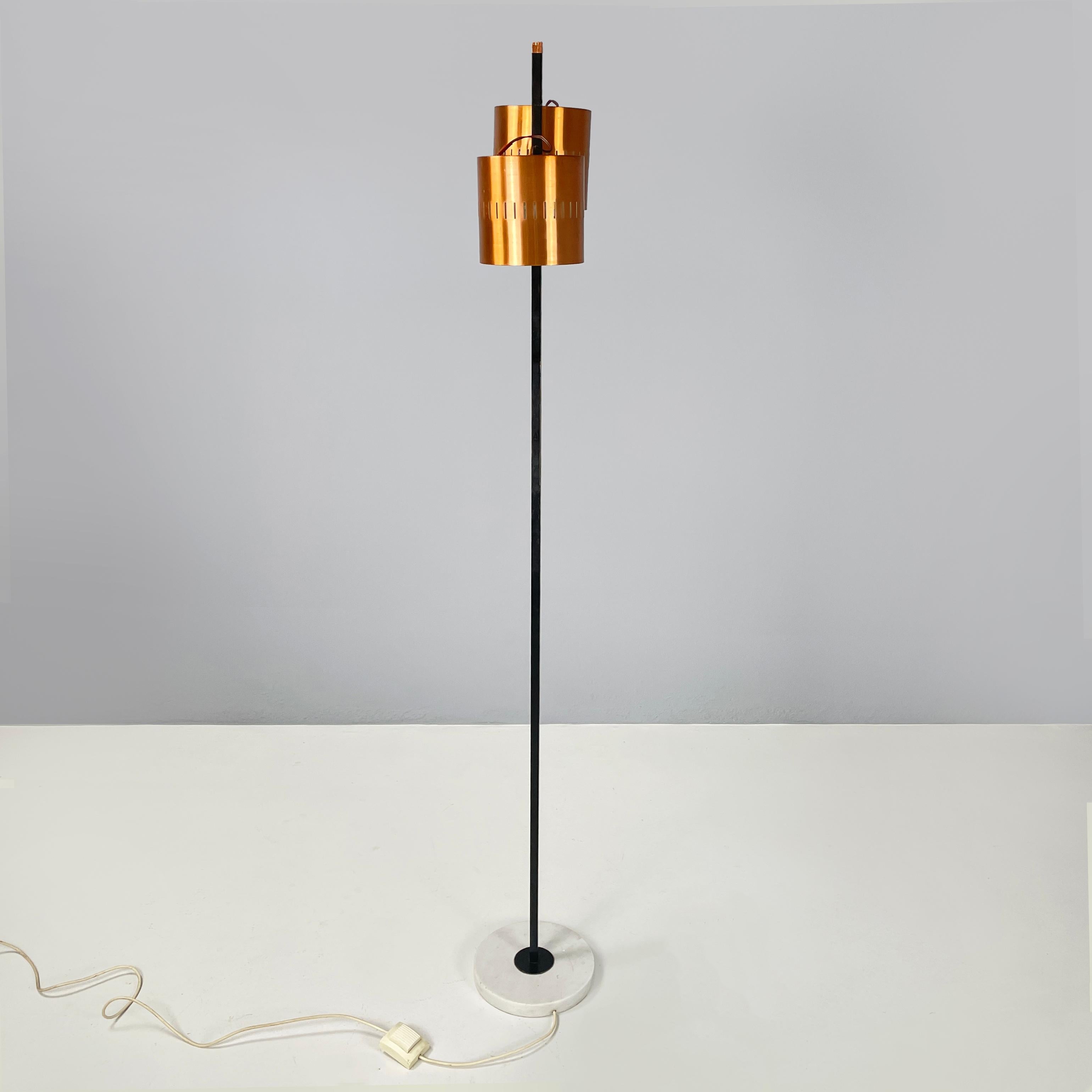 Mid-20th Century Italian mid-century modern Floor lamp in copper, black metal and marble, 1960s For Sale