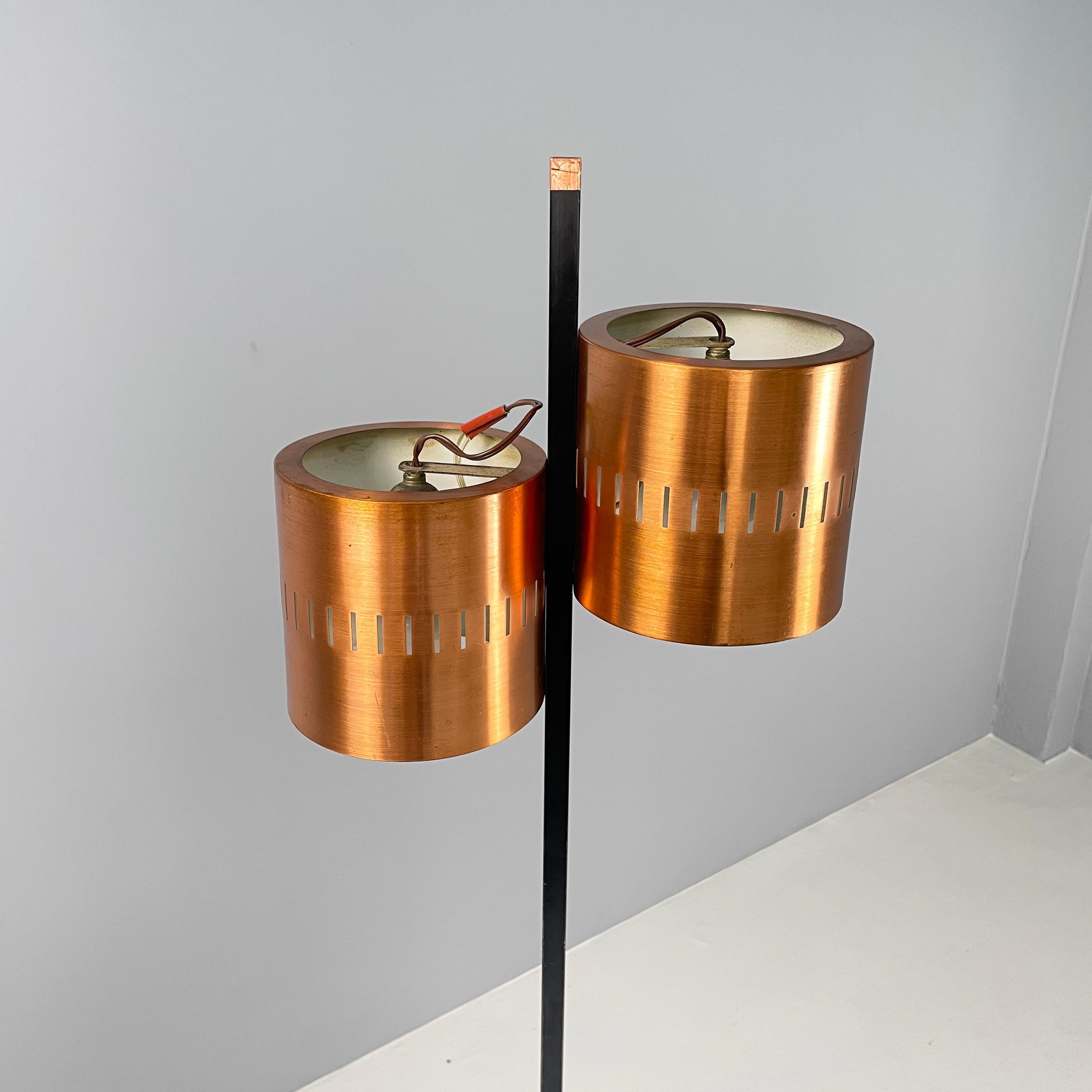 Italian mid-century modern Floor lamp in copper, black metal and marble, 1960s For Sale 1