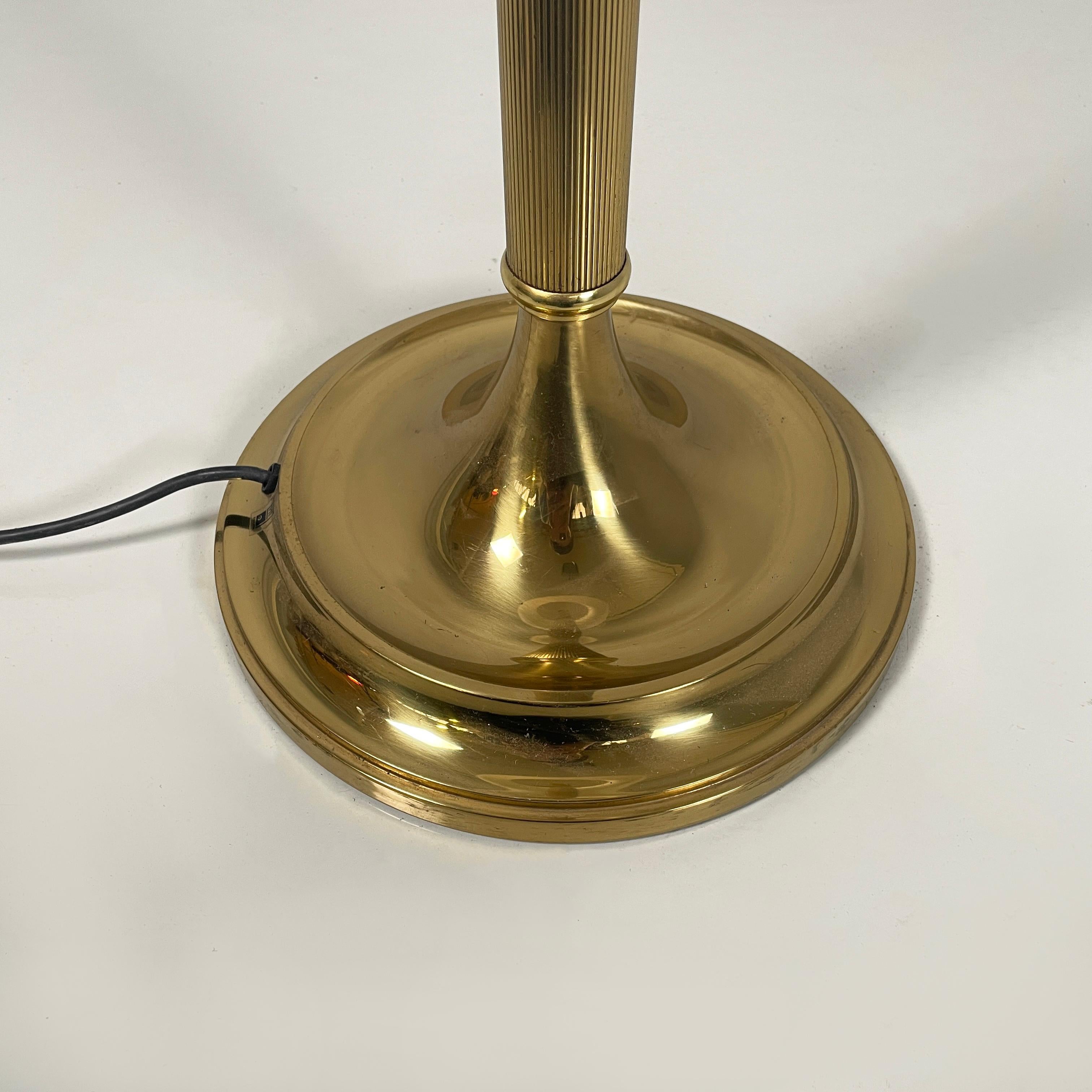 Lampada da terra italiana di metà secolo in tessuto withe in ottone di LAM Bologna anni '60 in vendita 3