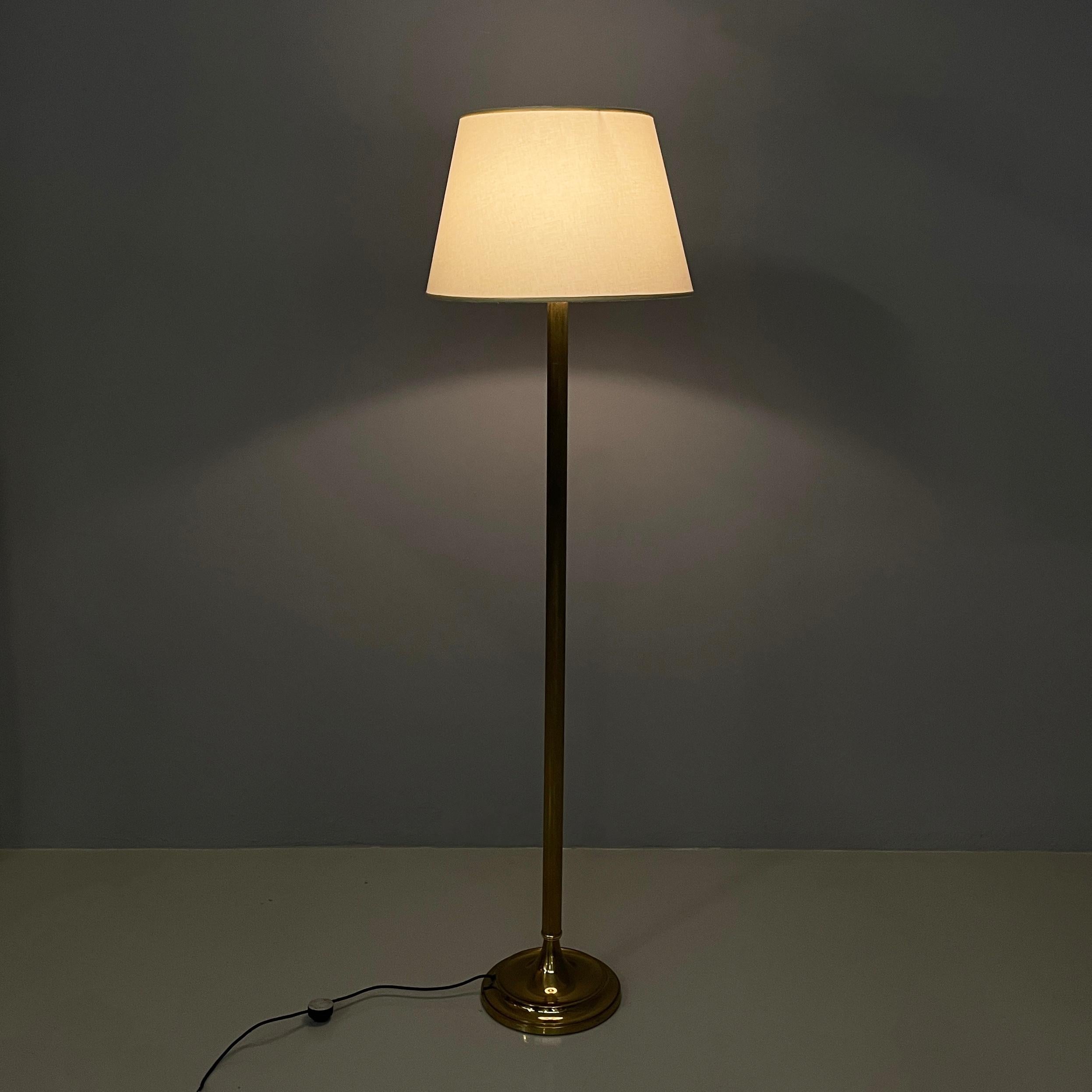 Mid-Century moderno Lampada da terra italiana di metà secolo in tessuto withe in ottone di LAM Bologna anni '60 in vendita