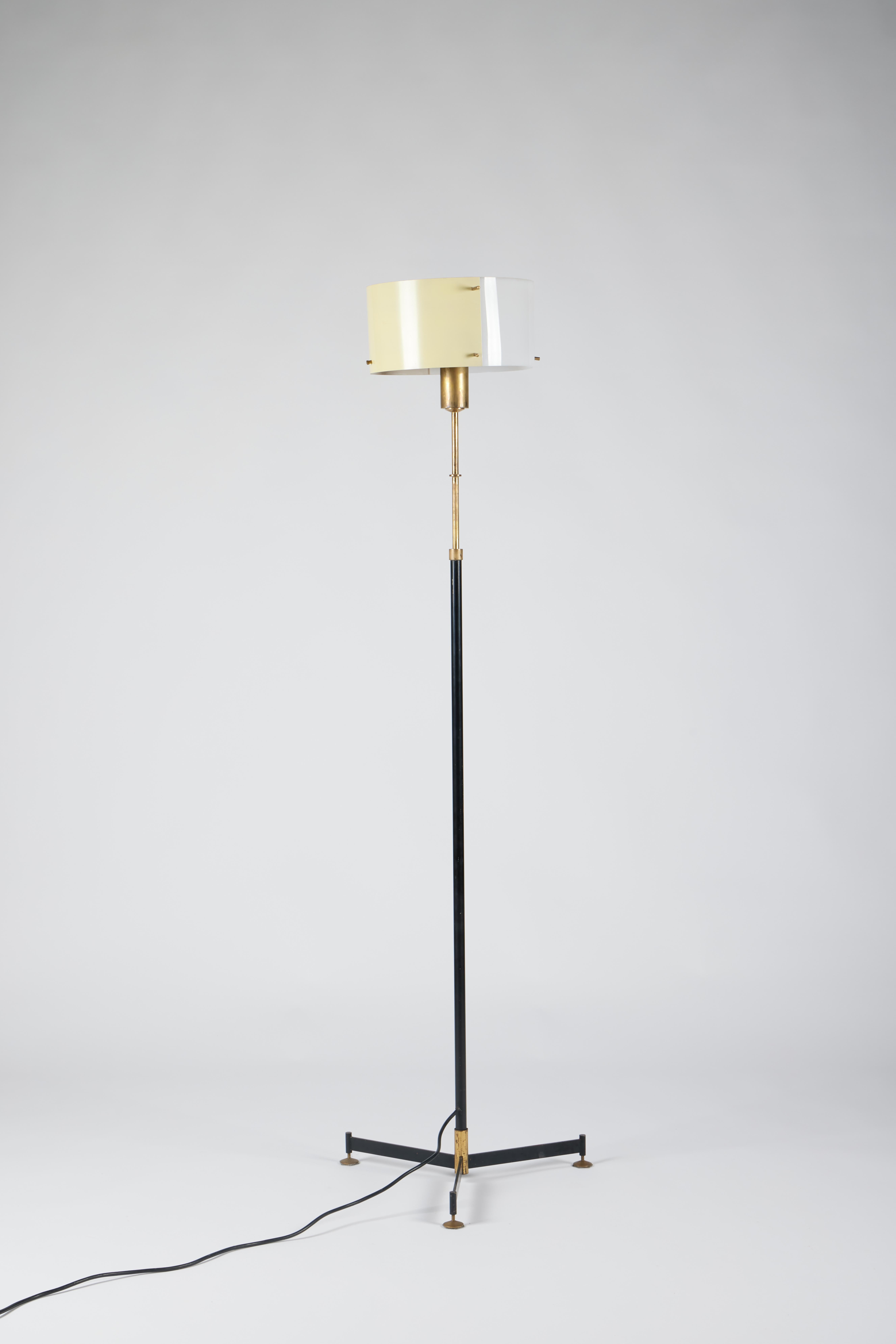 Lampadaire moderne italien du milieu du siècle à hauteur réglable par Stilnovo, années 1950

Cette lampe, réglable en hauteur, pourrait être une excellente pièce, avec sa lumière chaleureuse, à placer dans votre salon ou votre bureau pour meubler et