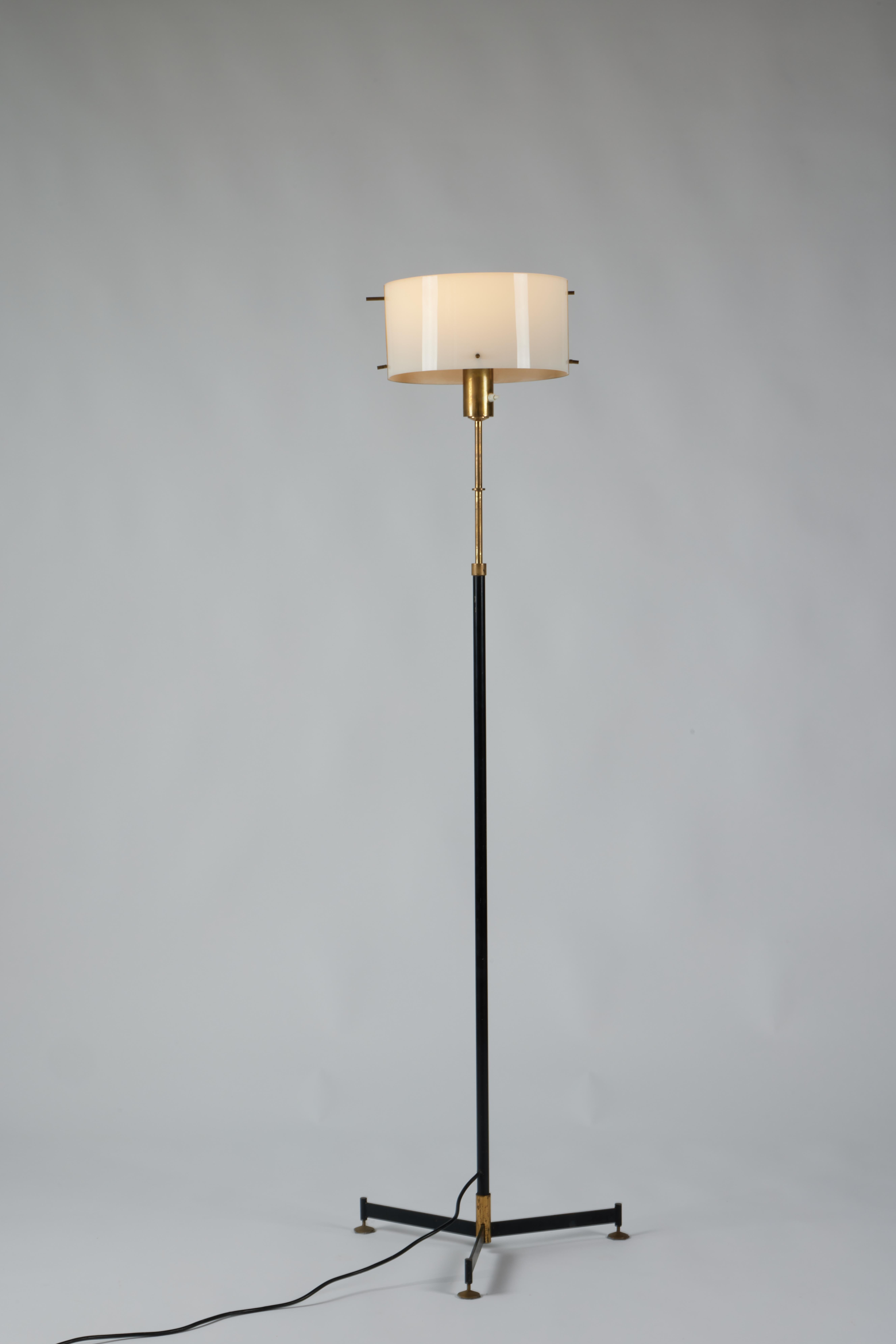 Italian Mid-Century, Modern Floor Lamp with Adjustable Height by Stilnovo, 1950s In Good Condition For Sale In Milan, IT