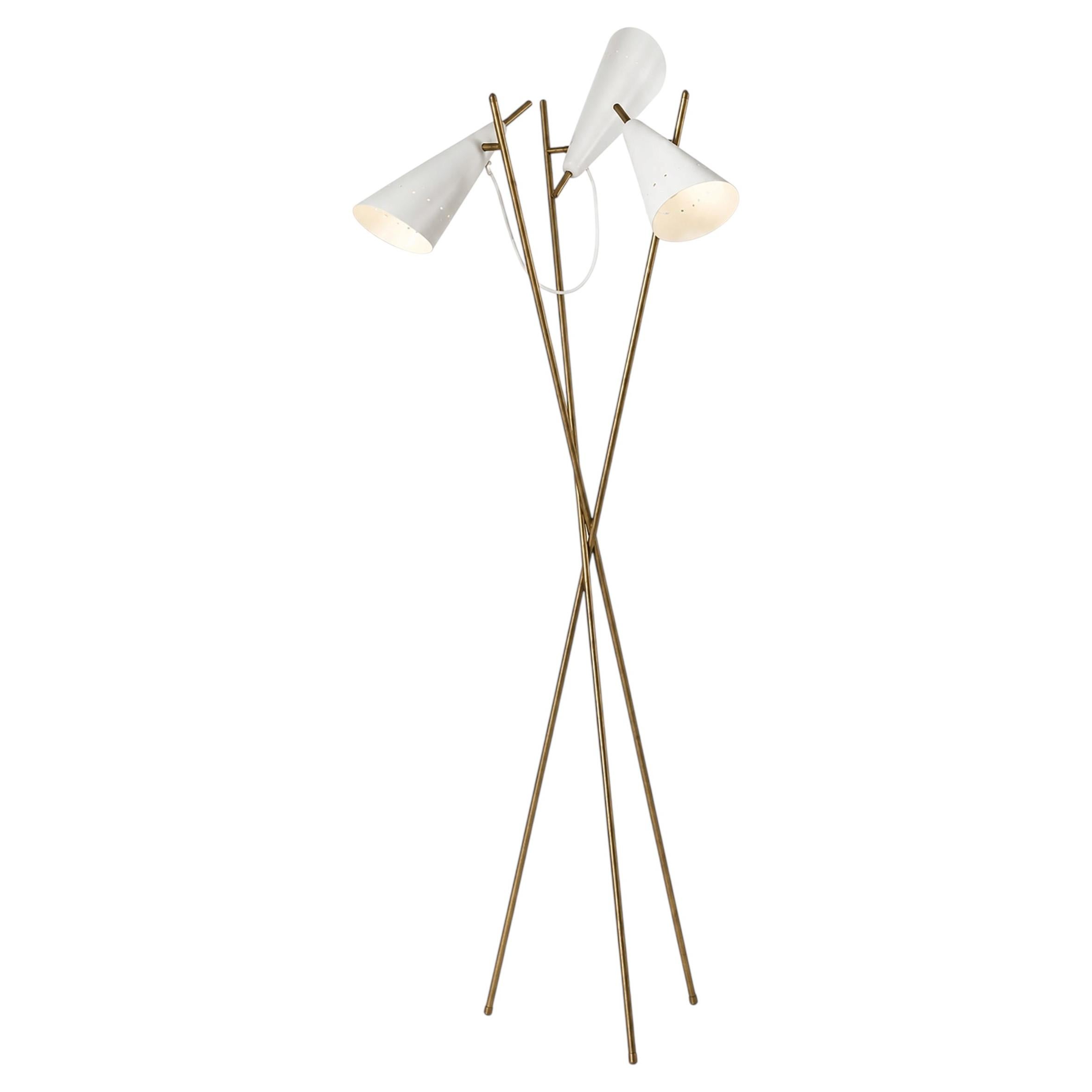 Lampada da terra italiana del Mid-Century Modern con struttura a treppiede in ottone Tre paralumi