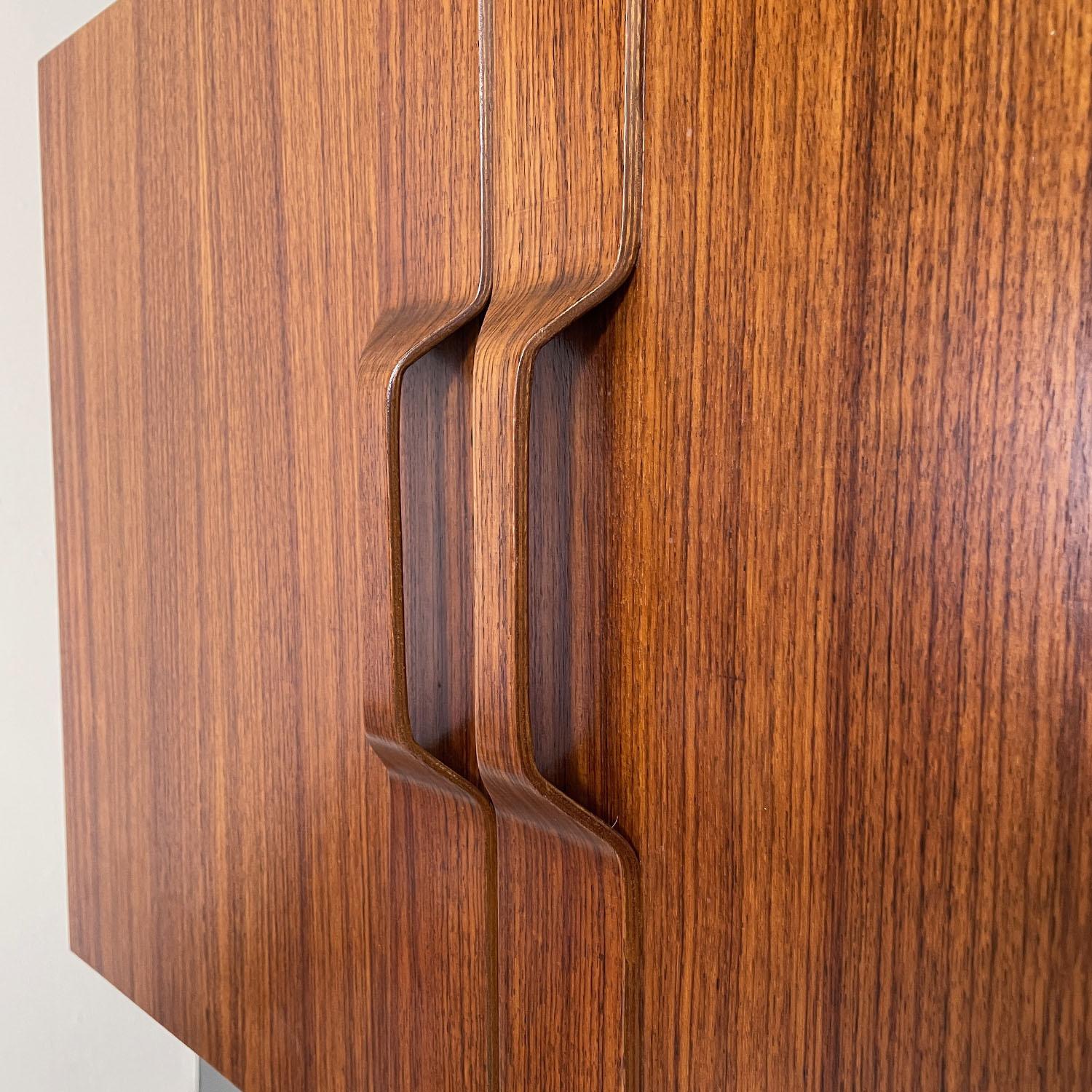 Italian mid-century modern floor-to-ceiling wood and brass bookcase, 1960s 4