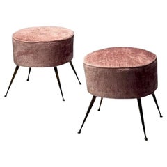 Italienische Mid-Century-Modern-Fußhocker, patiniertes Messing, rosa Samt, 1950er Jahre