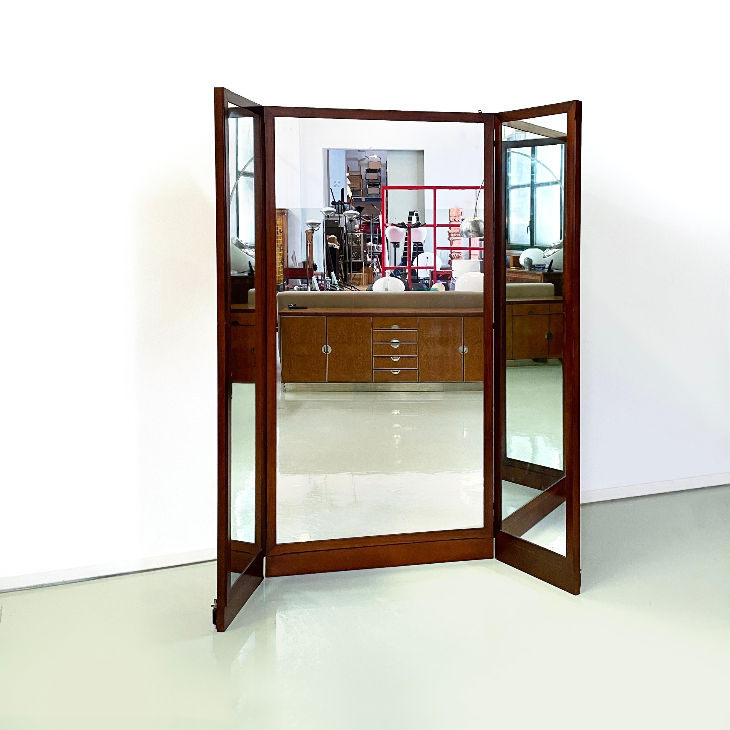 Italian mid-century modern Freestanding full-length floor mirror in wood, 1960s
Freestanding full-length floor mirror with 3 doors. The structure and profiles of the mirrors are made of wood. This tailoring mirror can be positioned as desired.
1960