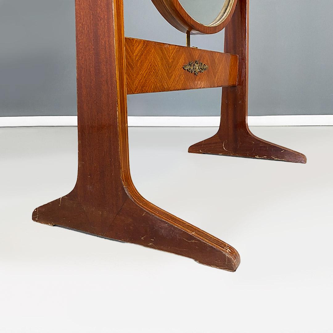 Miroir en pied italien mid century modern, structure basculante en bois, années 1950. en vente 7